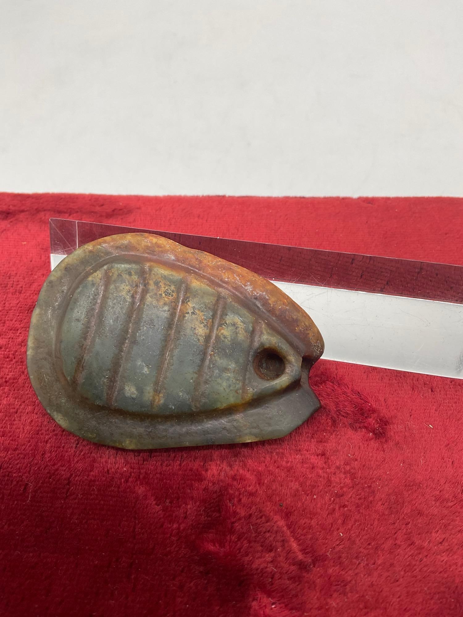 Neolithic style large green jade turtle shell pendant in very fine condition - 3
