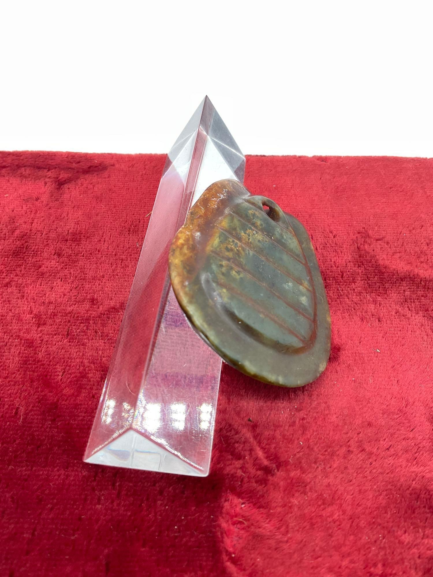 Neolithic style large green jade turtle shell pendant in very fine condition - 4