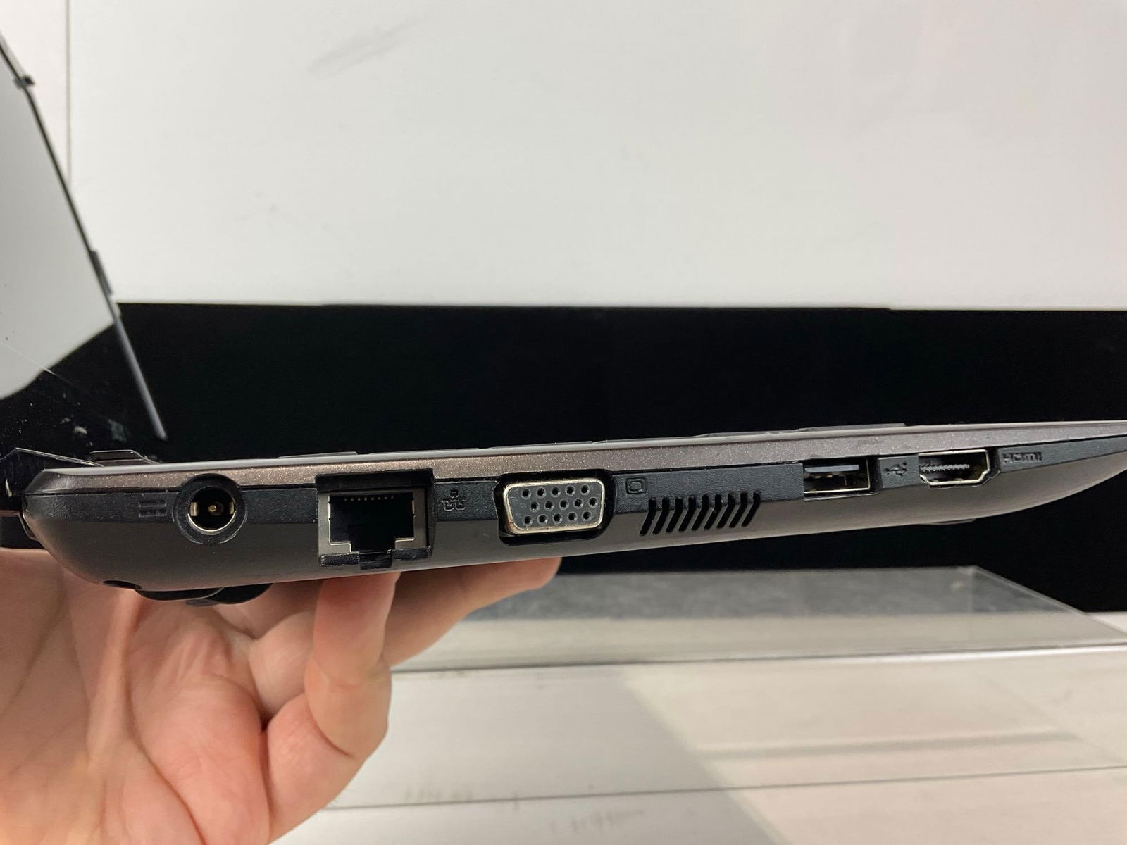 2011 Acer Aspire One 722 Netbook, Older model, tested & working, Windows 7, very portable - 4