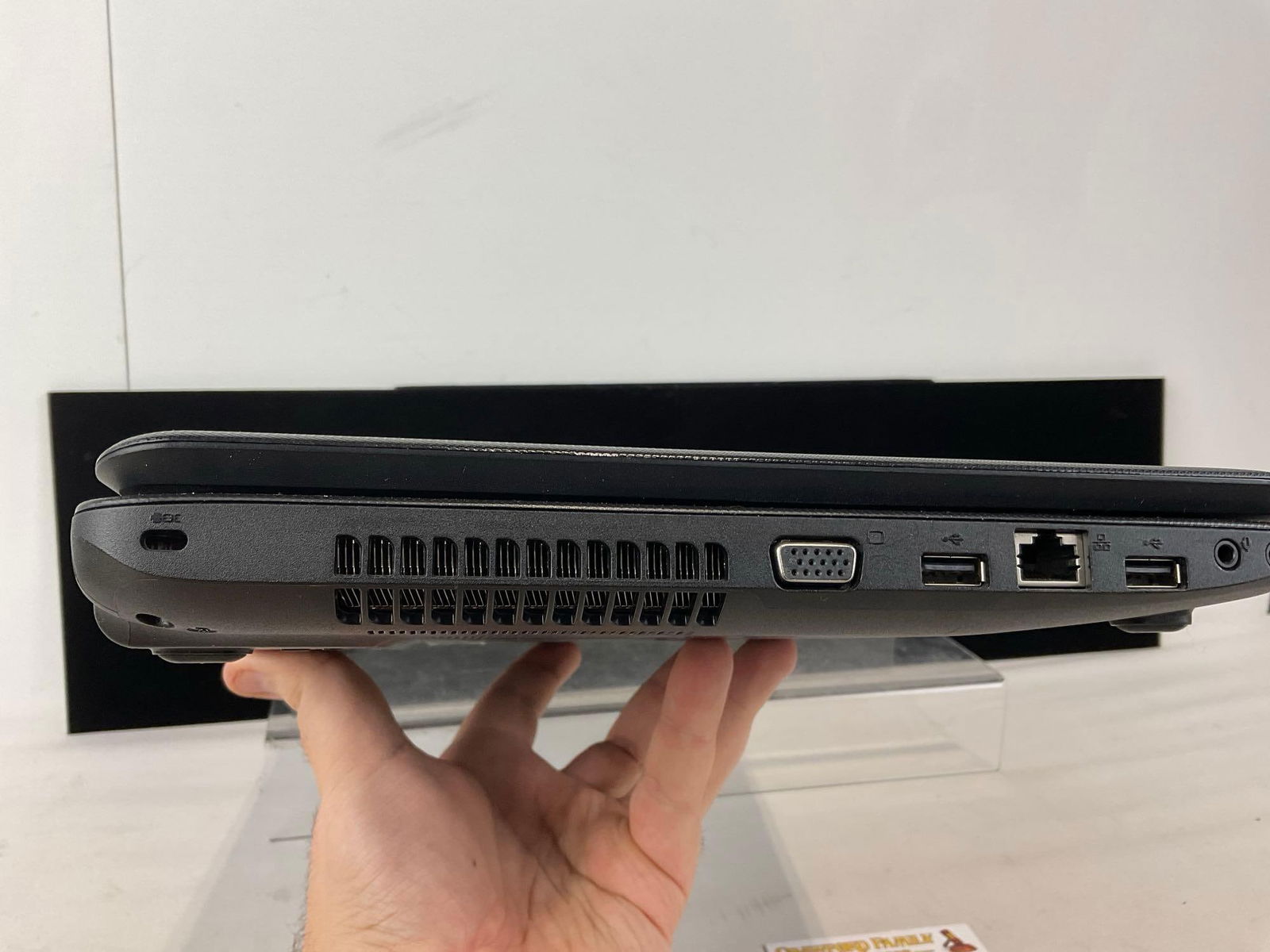 2011 Toshiba Satellite 15.6-inch laptop model C655-S5540, older laptop, tested & working - 7