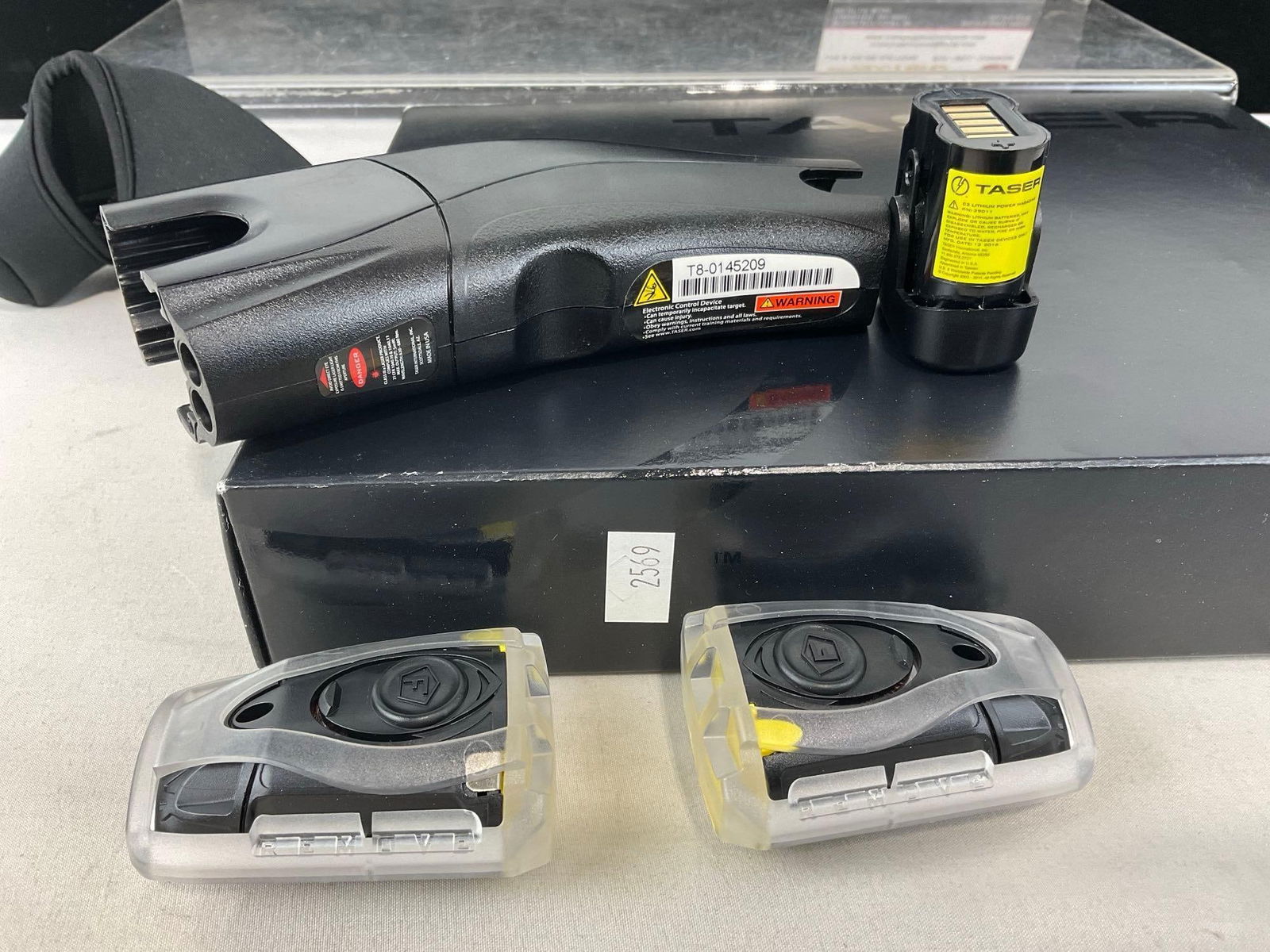 Taser Bolt model 39060, made in 2017, w/ 2 cartridges, 1 battery, and manual, untested - 3