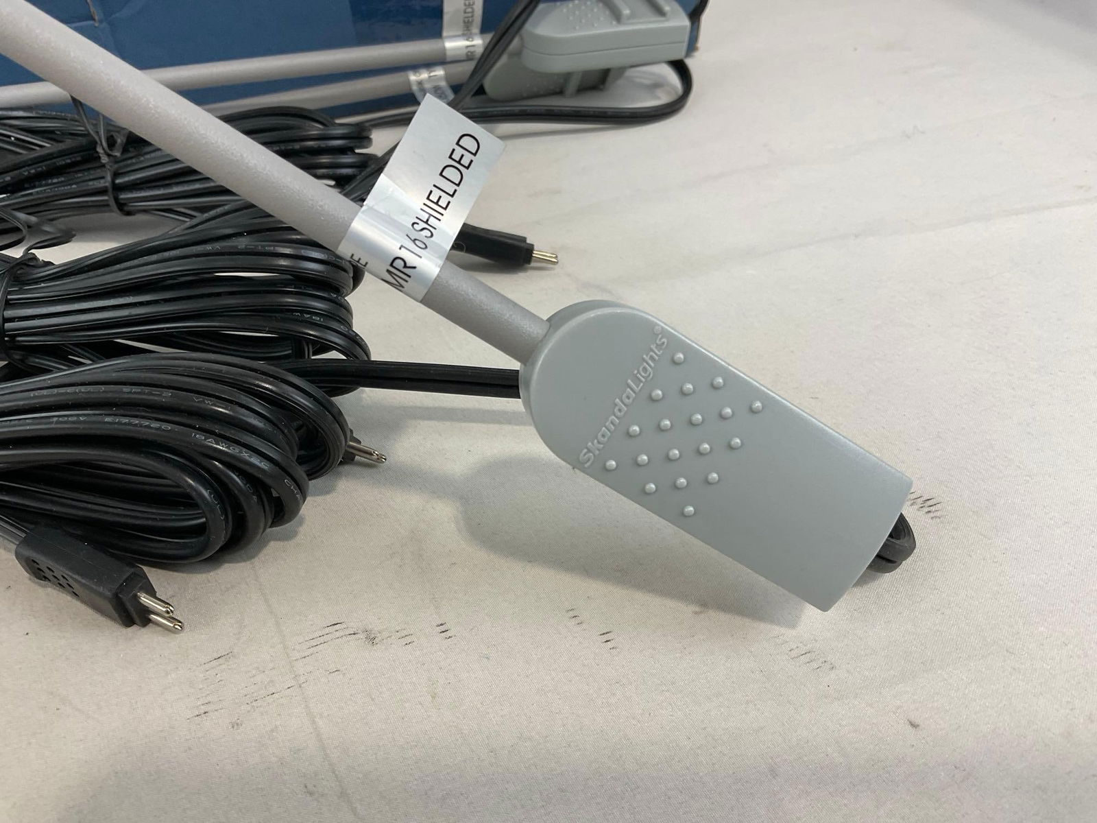 Set of 3 Skanda Lights, tested & working, w/ 2 extra bulbs, no mounts - 4