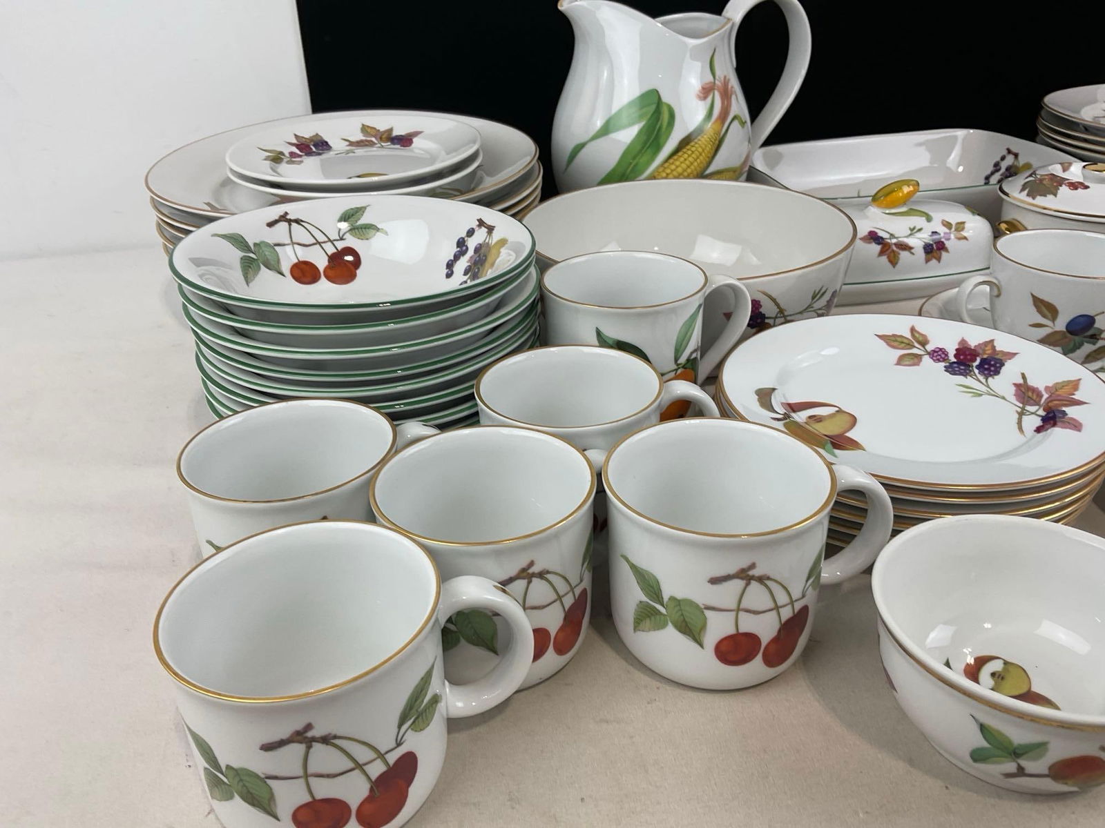 Royal Worcester Fine Porcelain China, Evesham & Evesham Vale Pattern, approx 52 pieces - 2