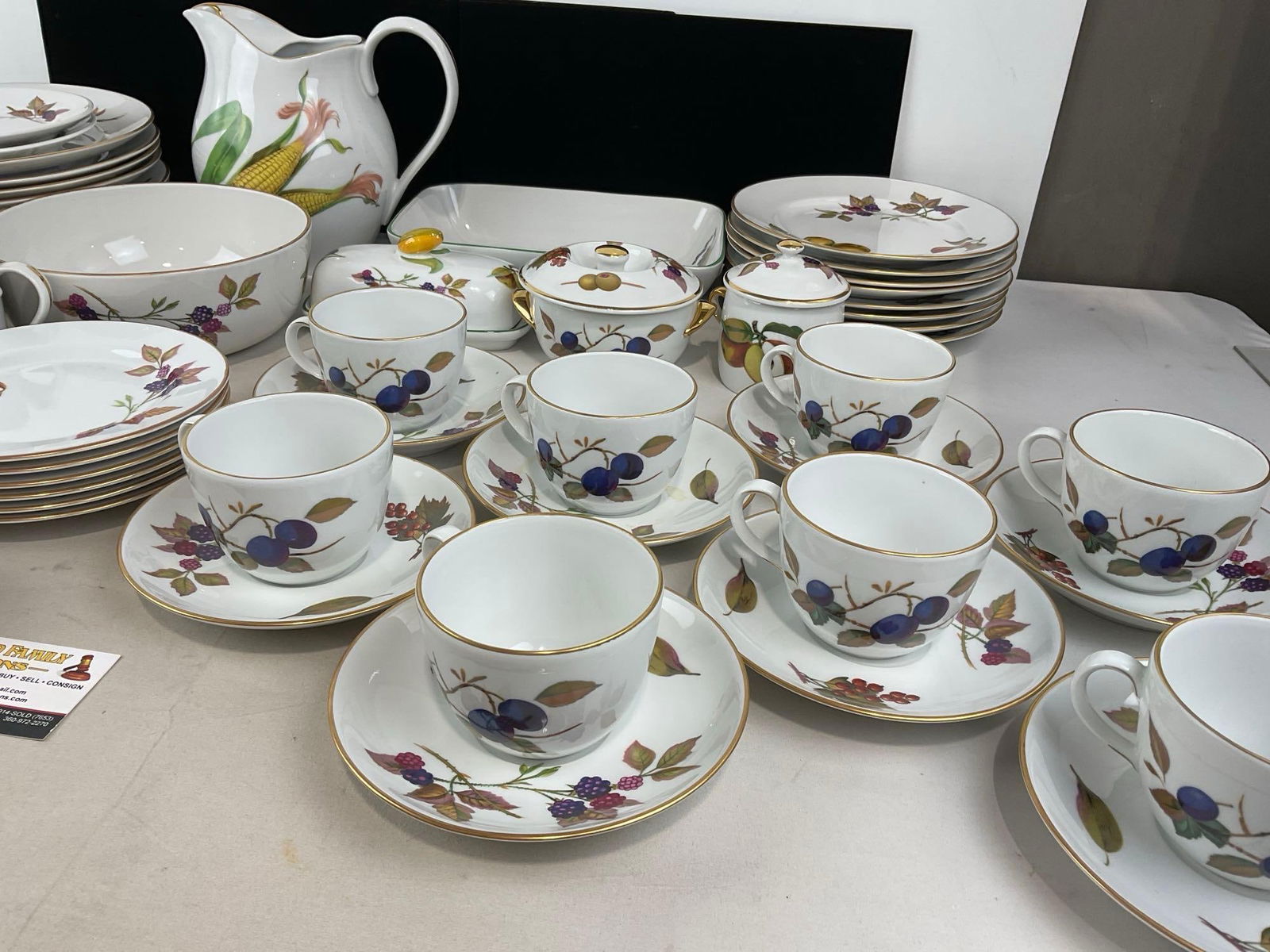 Royal Worcester Fine Porcelain China, Evesham & Evesham Vale Pattern, approx 52 pieces - 4