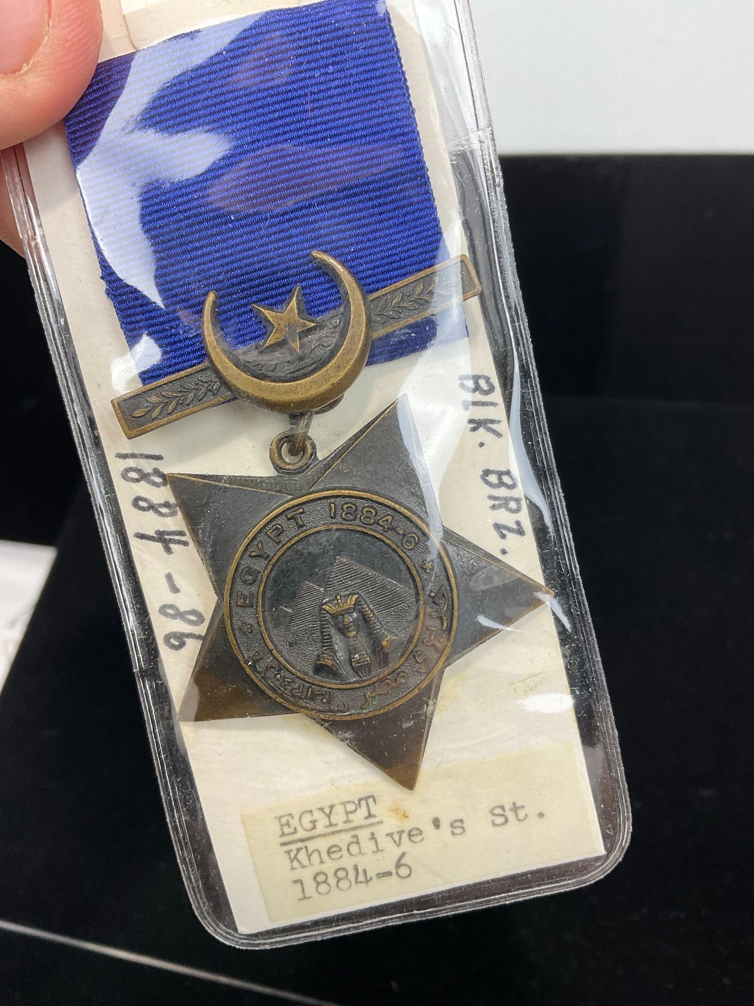 2 Egyptian Medals & Pin, Commando Assault Badge, LSGC 1st Cl 1st model 1919 & Khedives St 1884-1886 - 4