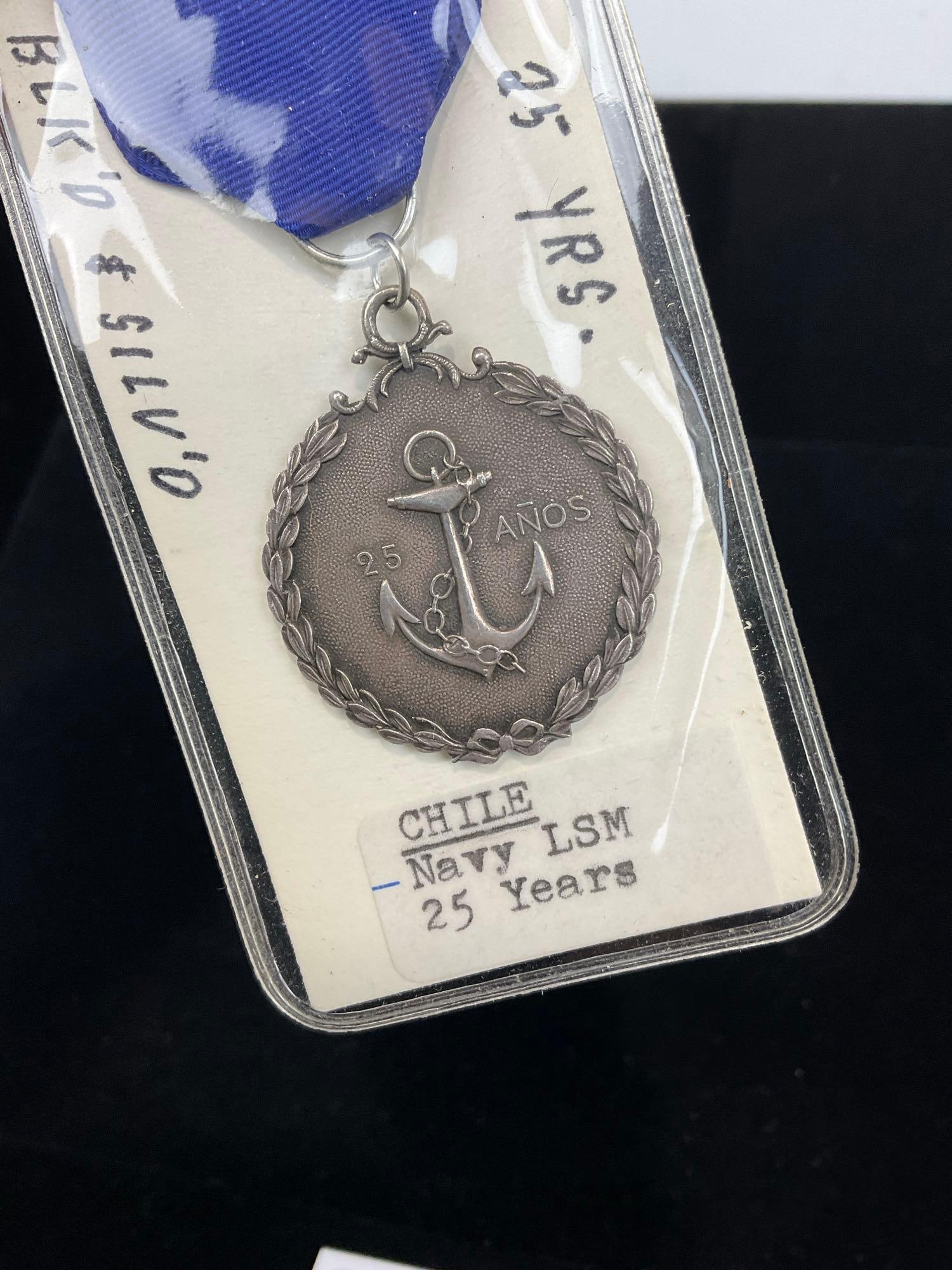 Pair of Chilean Medals, Independence C. 1810-1910 & Navy Long Service Medal 25 Years - 3