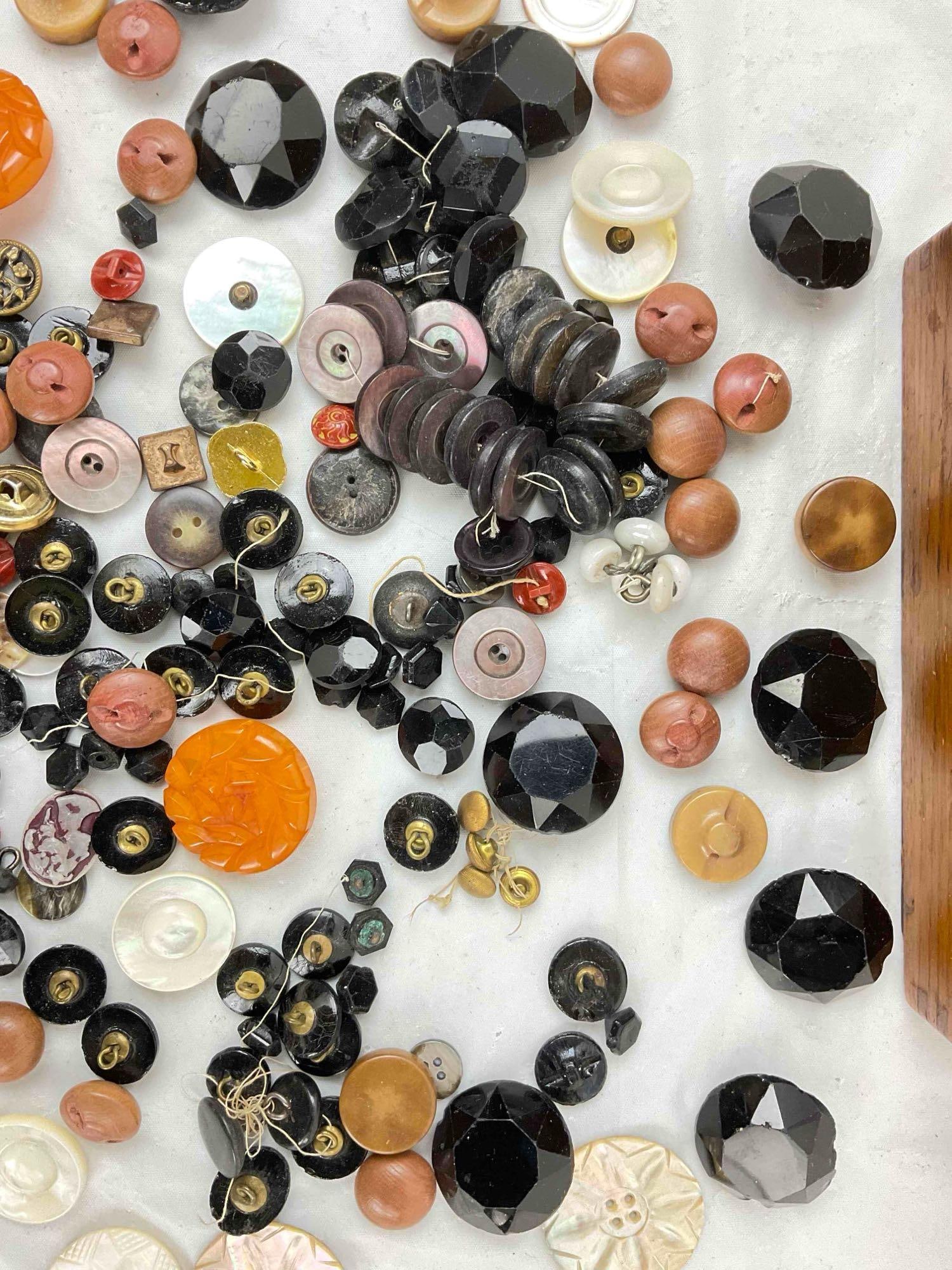 100+ pcs Vintage Button Collection in Charming Wooden Box, incl. Glass, Mother of Pearl & More! - 2