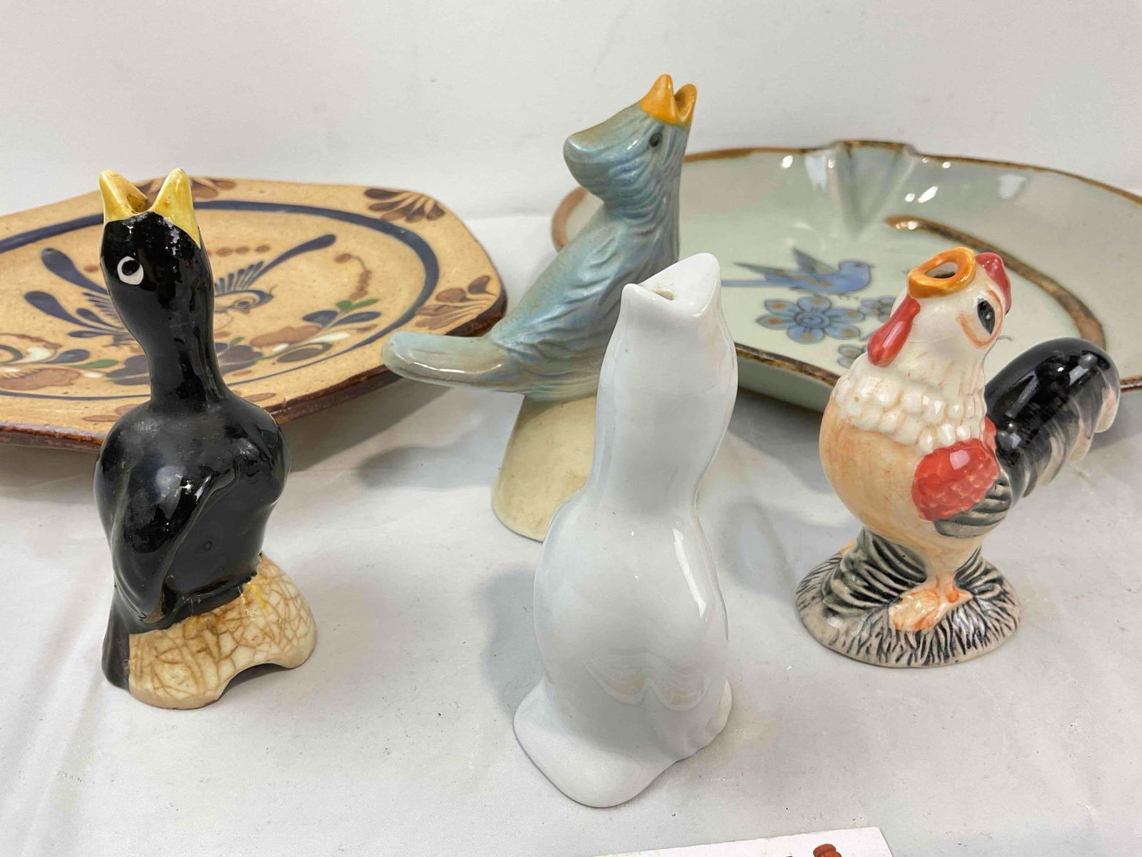 6 pcs Vintage Ceramic Bird Assortment, incl. 4x Pie Vents & 2x Mexican Pottery Plates. See pics. - 5