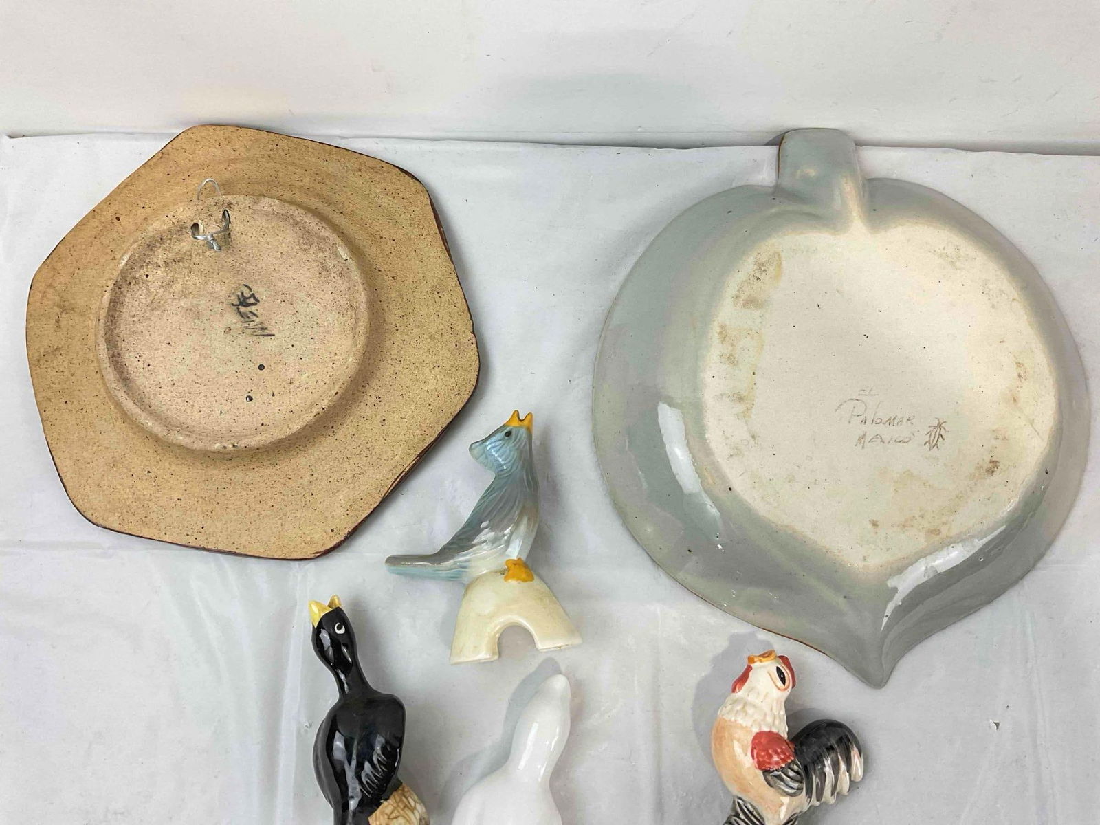 6 pcs Vintage Ceramic Bird Assortment, incl. 4x Pie Vents & 2x Mexican Pottery Plates. See pics. - 7