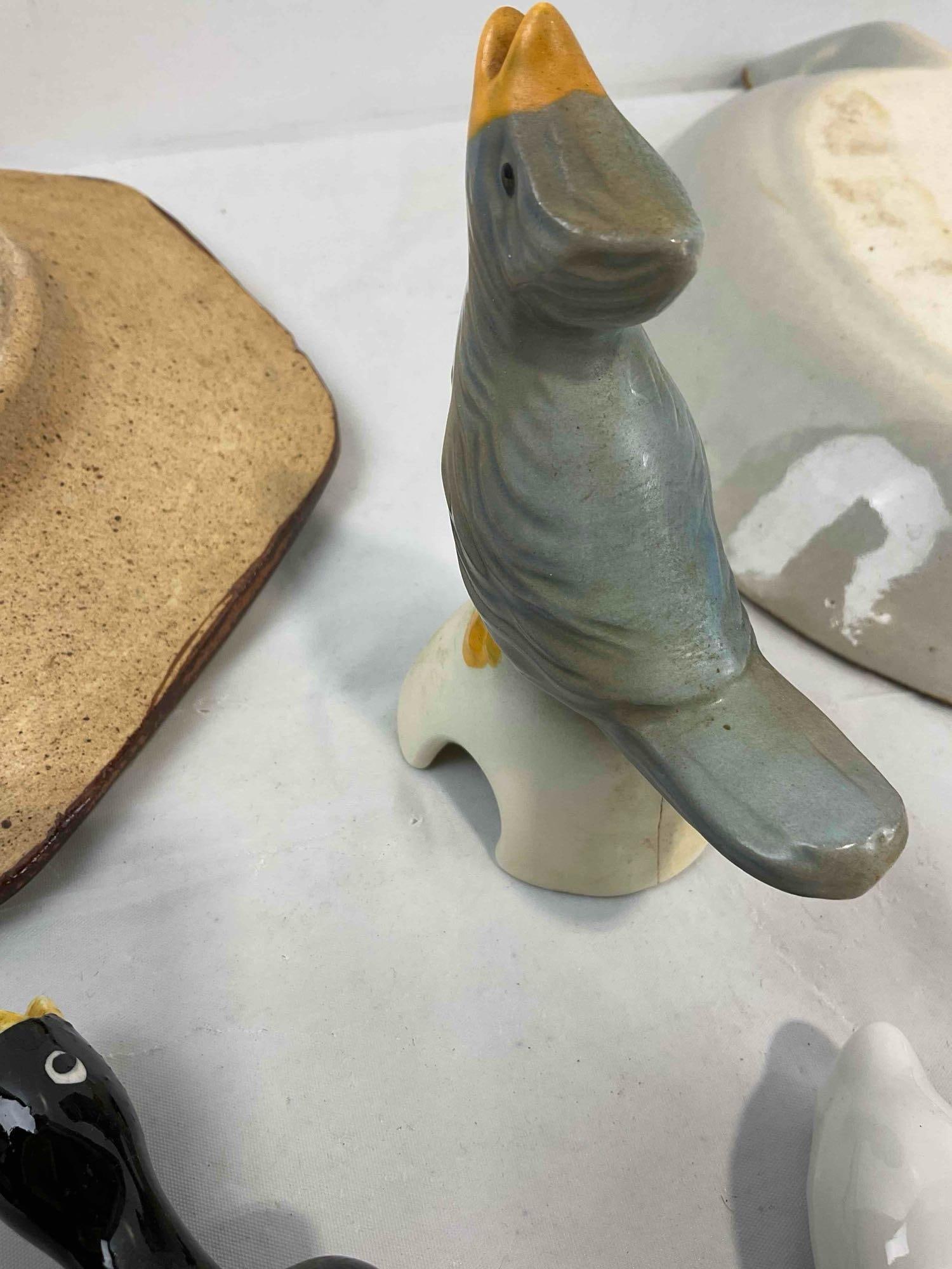 6 pcs Vintage Ceramic Bird Assortment, incl. 4x Pie Vents & 2x Mexican Pottery Plates. See pics. - 8