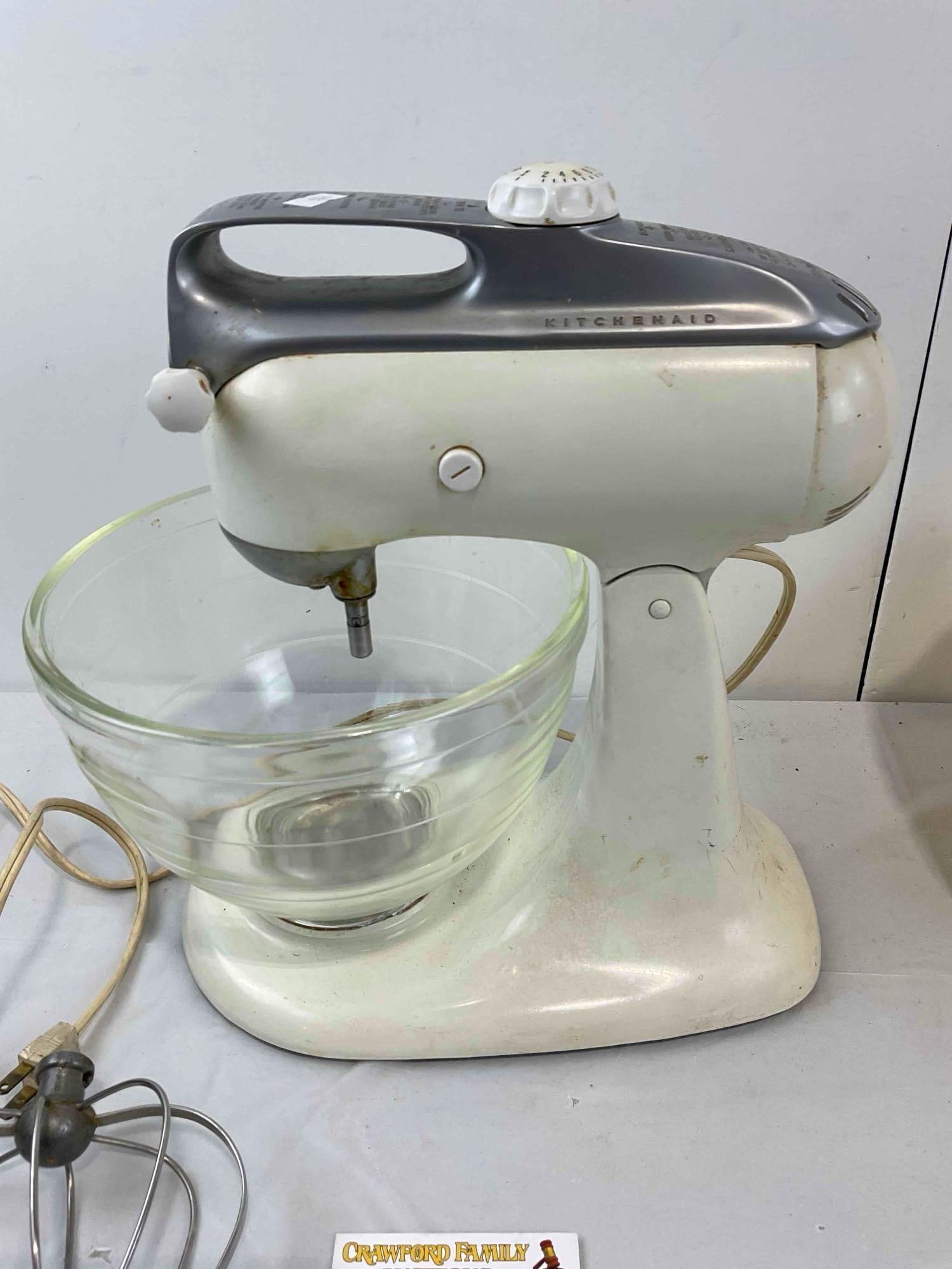 Vintage KitchenAid Stand Mixer Model 4-C w/ Bowl & Whisk. Tested, Powers On. Good Cond. - 6
