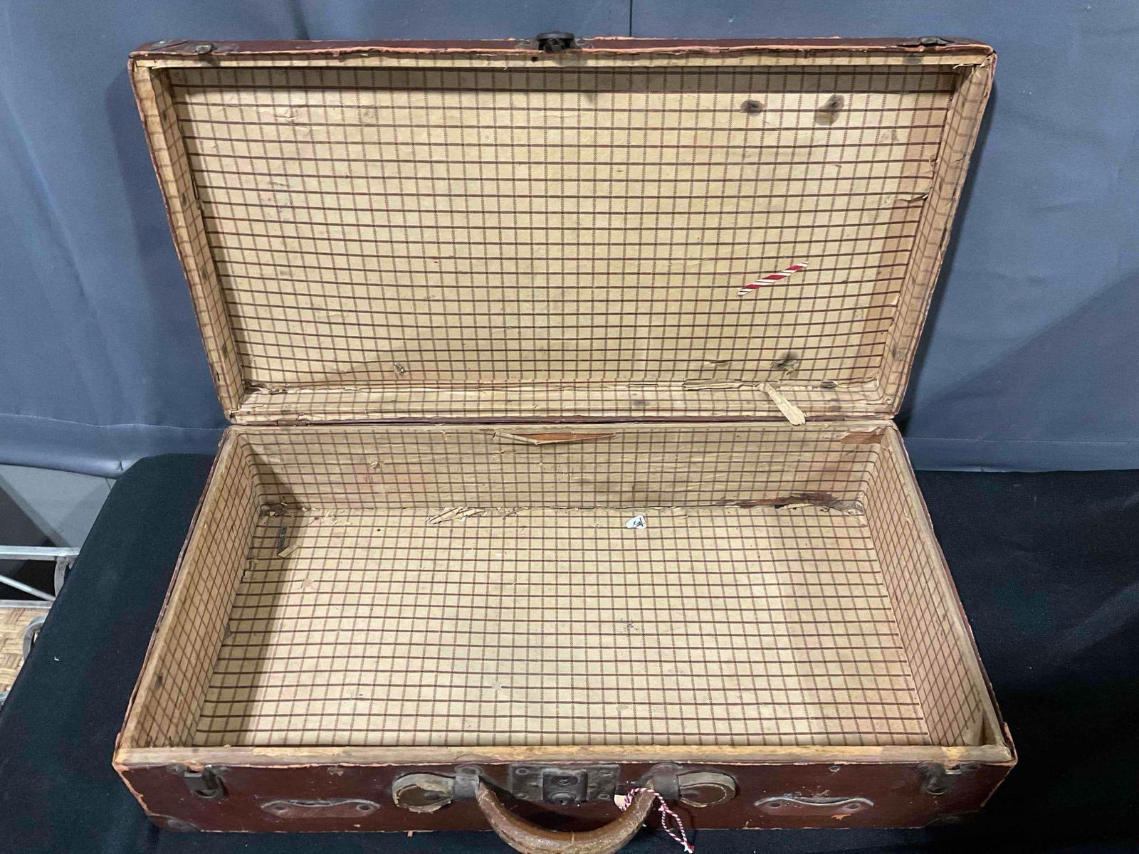 3 pcs Vintage Suitcases, incl. Beige, Gray & Brown. Good Condition. See pics. - 10