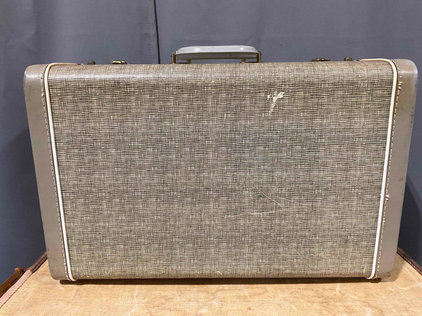 3 pcs Vintage Suitcases, incl. Beige, Gray & Brown. Good Condition. See pics. - 5