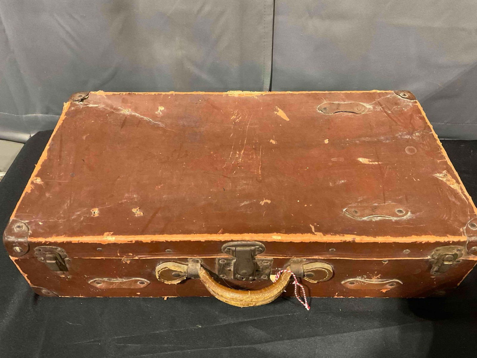 3 pcs Vintage Suitcases, incl. Beige, Gray & Brown. Good Condition. See pics. - 9