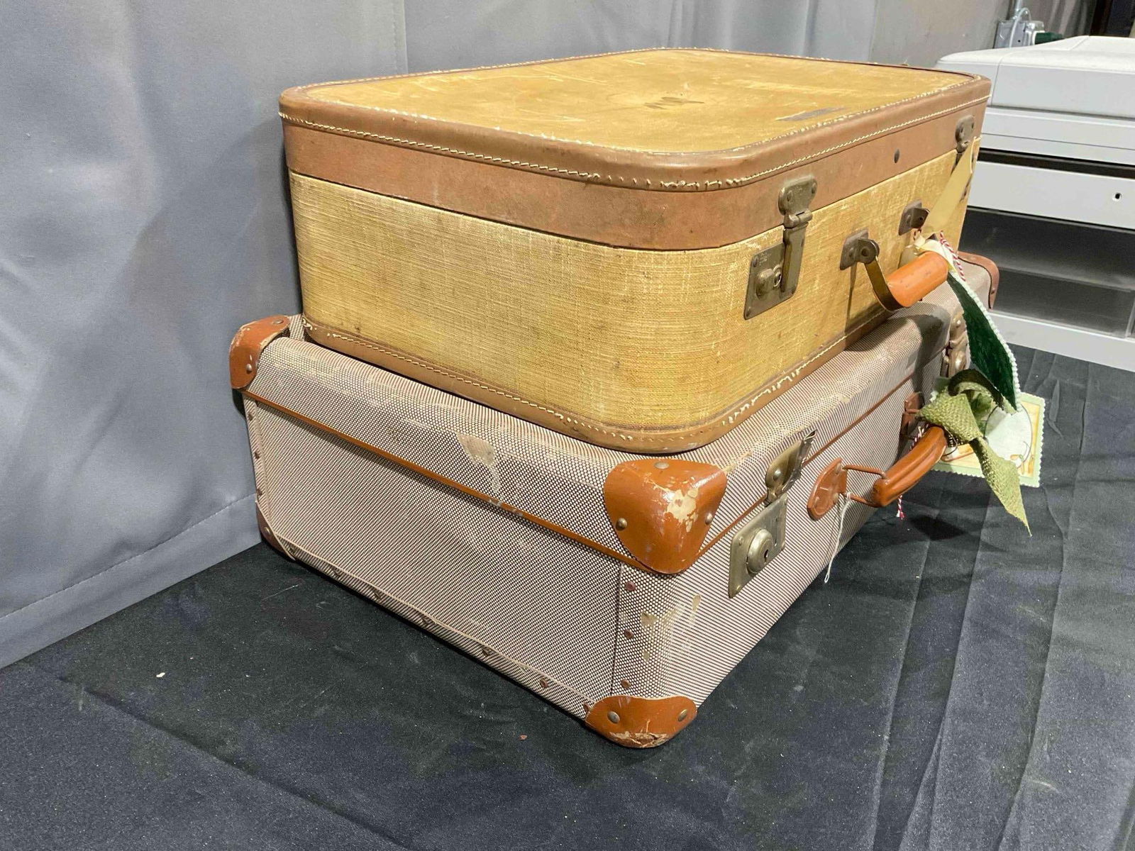 2 pcs Vintage Suitcases, 1x Tan & Brown, 1x Grey & Brown. Good Condition. See pics. - 3