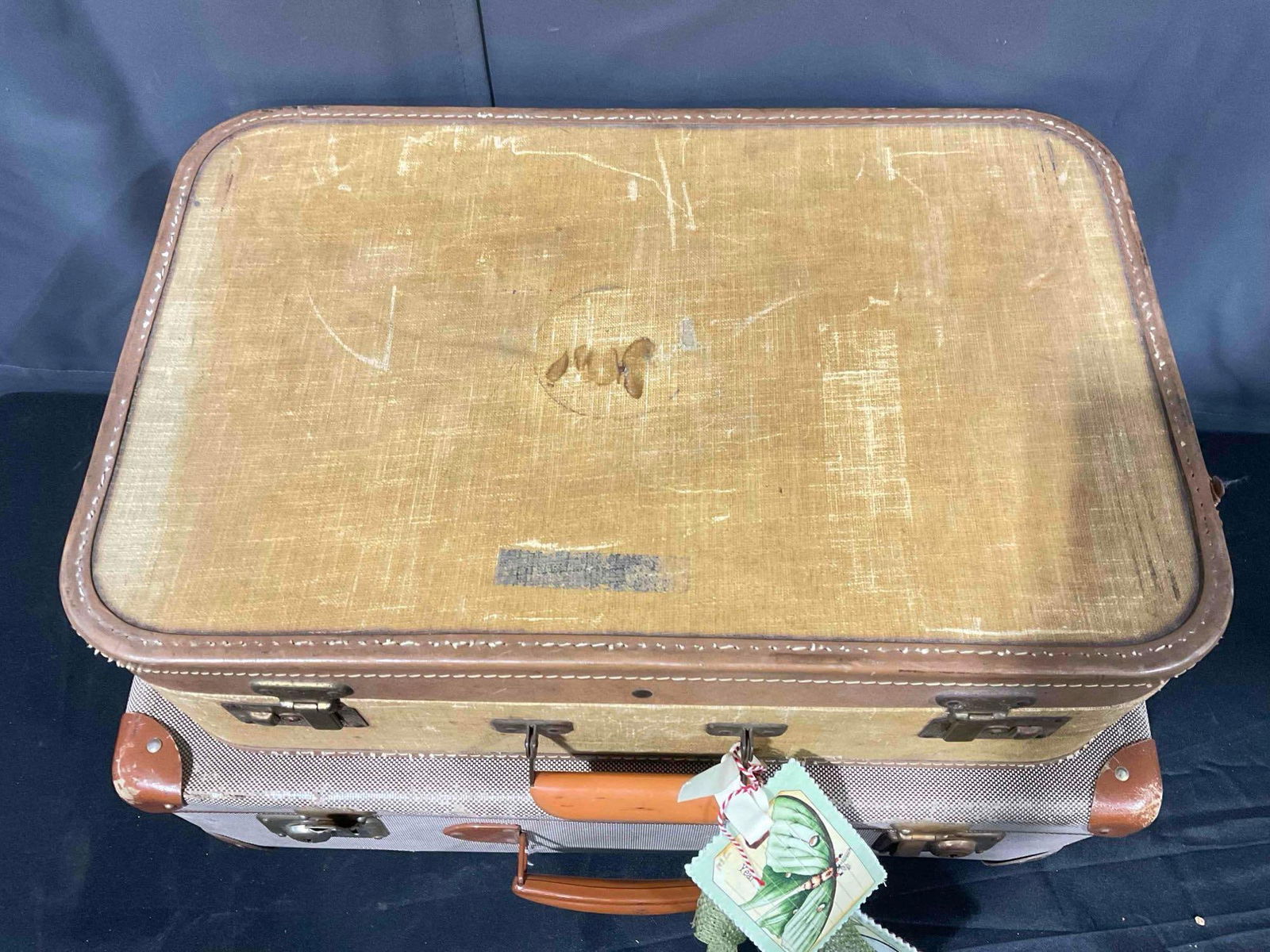 2 pcs Vintage Suitcases, 1x Tan & Brown, 1x Grey & Brown. Good Condition. See pics. - 4