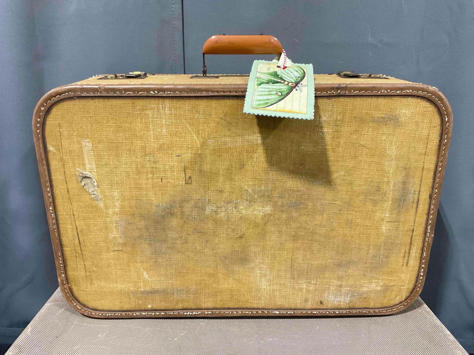 2 pcs Vintage Suitcases, 1x Tan & Brown, 1x Grey & Brown. Good Condition. See pics. - 6