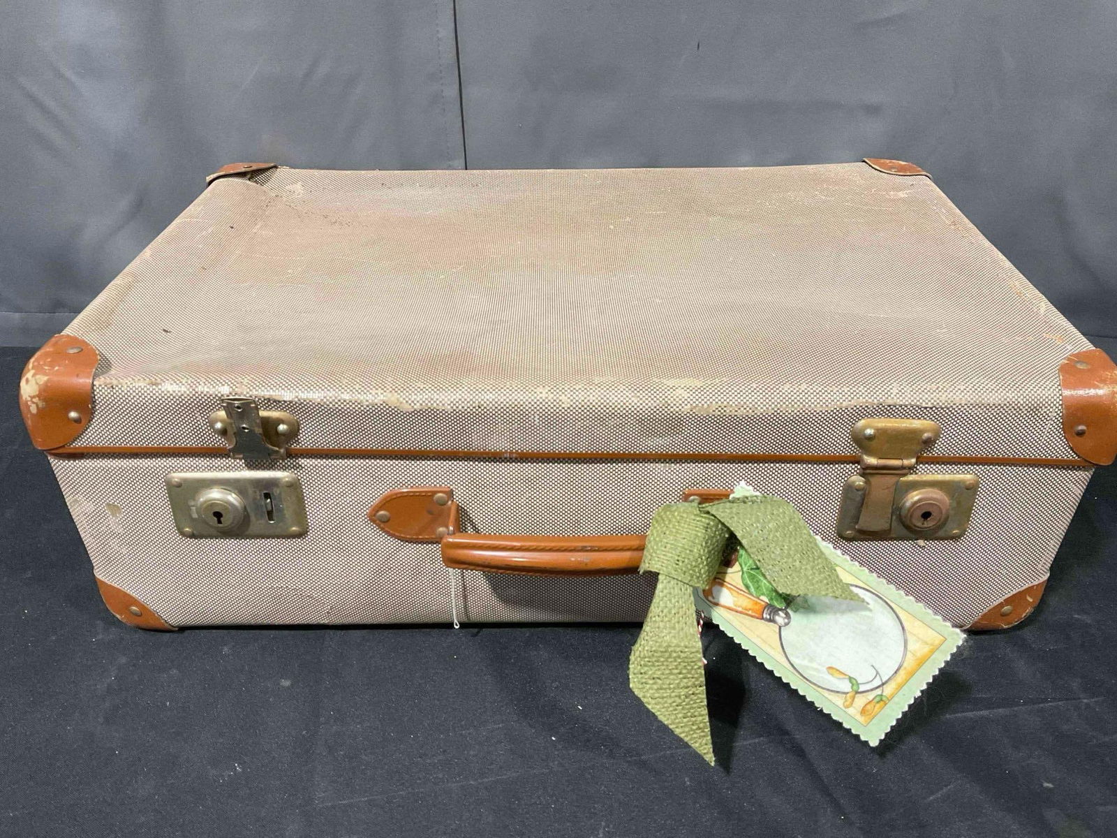 2 pcs Vintage Suitcases, 1x Tan & Brown, 1x Grey & Brown. Good Condition. See pics. - 7