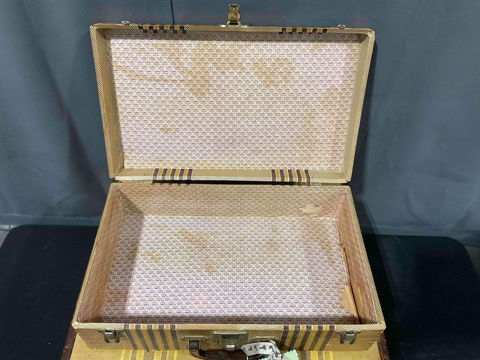 2 pcs Vintage Suitcases, incl. 1x Striped Tan & 1x Striped Brown. Good Condition. See pics. - 5