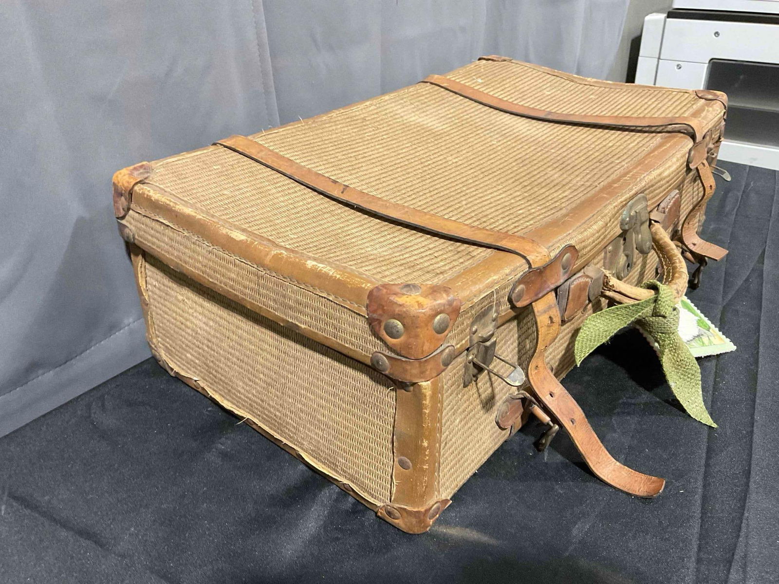 Vintage Brown Wicker Rattan? & Leather Suitcase. Good Condition. See pics. - 3