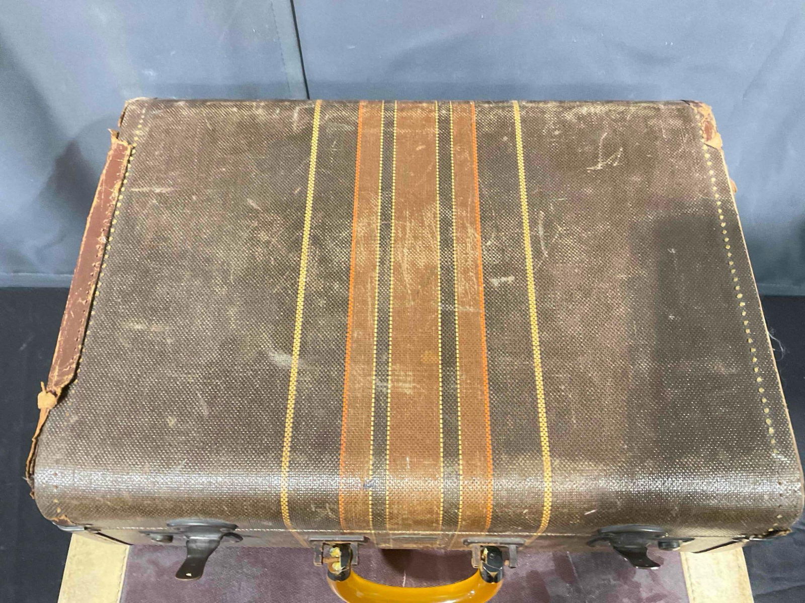 2 pcs Vintage Suitcases, incl. 1x Brown Striped & 1x Brown & Cream w/ Purple Interior. See pics. - 5