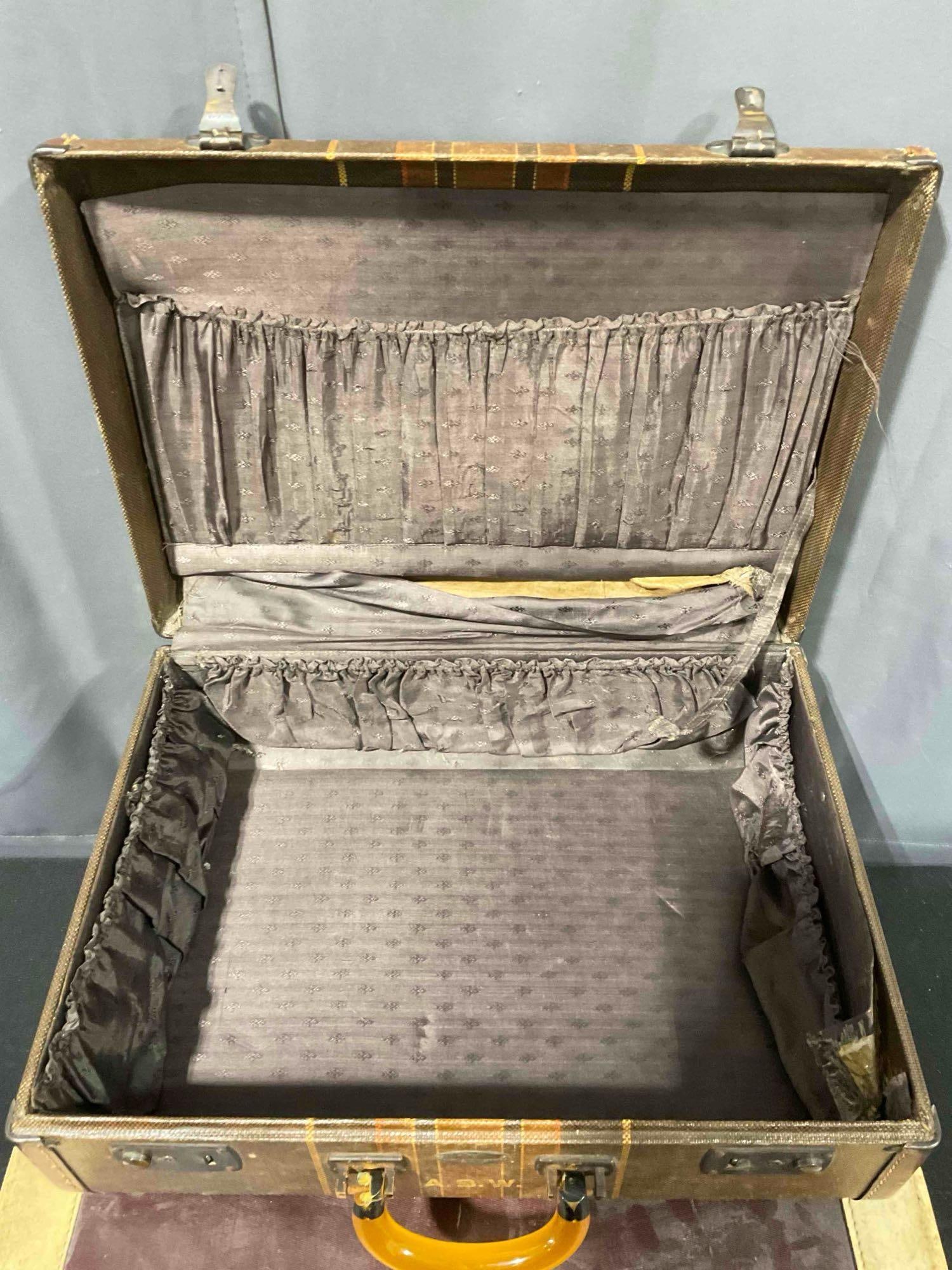 2 pcs Vintage Suitcases, incl. 1x Brown Striped & 1x Brown & Cream w/ Purple Interior. See pics. - 6