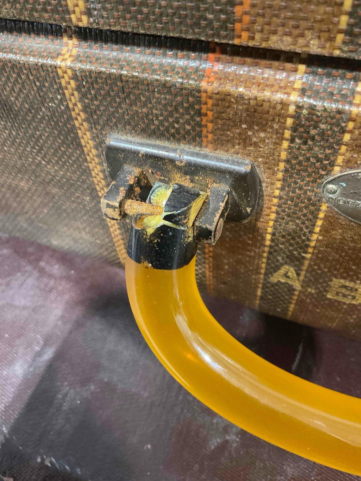 2 pcs Vintage Suitcases, incl. 1x Brown Striped & 1x Brown & Cream w/ Purple Interior. See pics. - 7