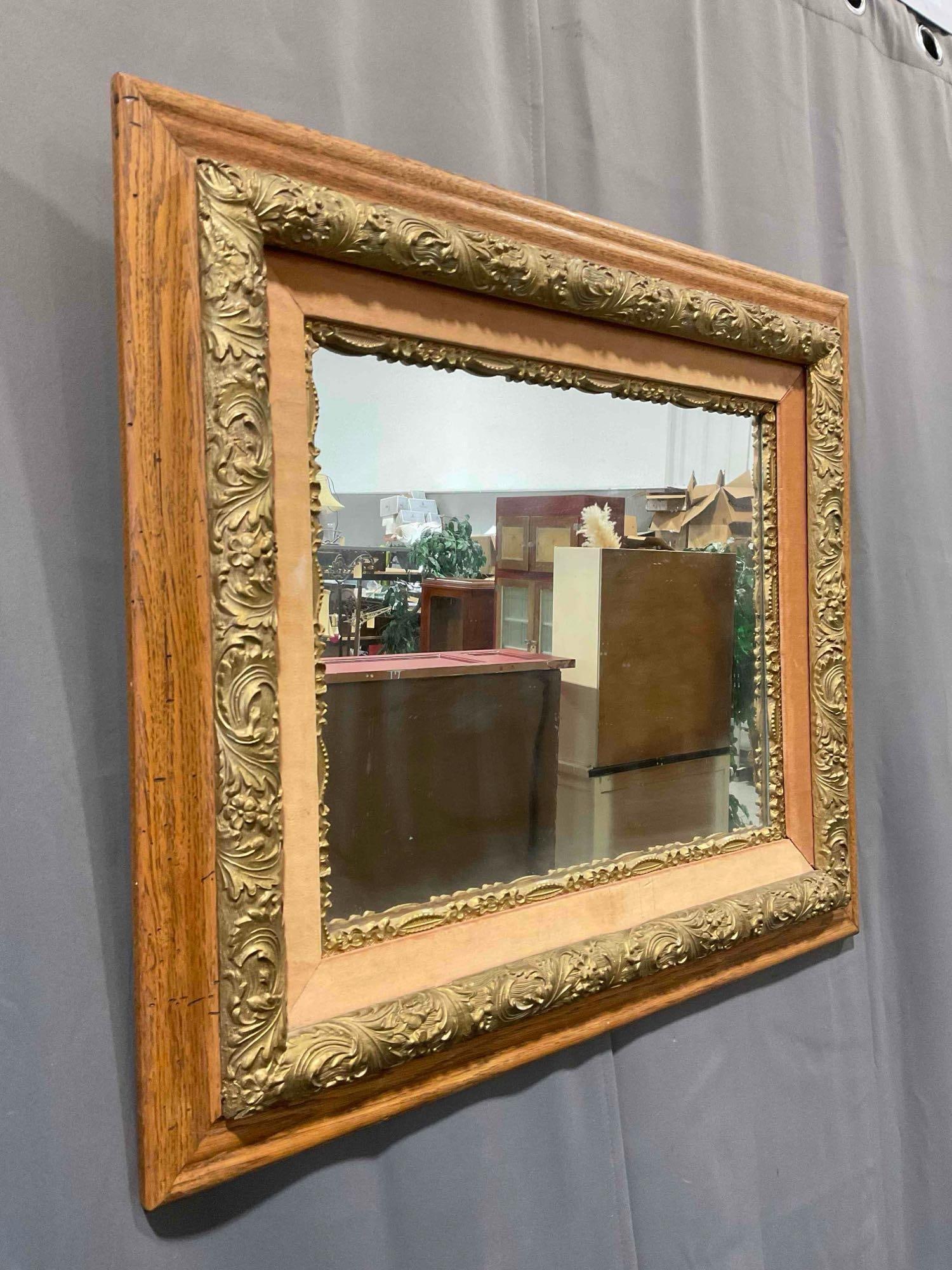 Antique? Wall Mirror in Gorgeous Gilt & Oak Wood Frame w/ Velvet Accent. Very Good Condition. - 3
