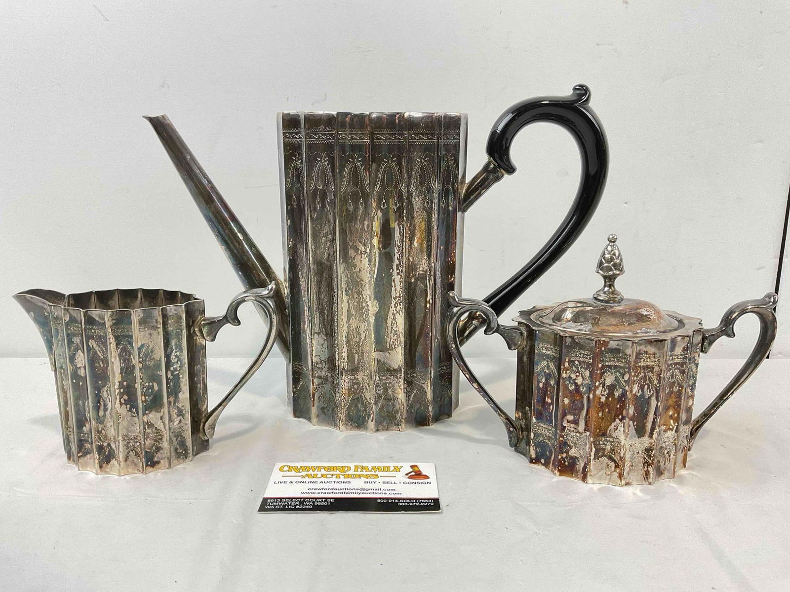 3 pcs Vintage Godinger Silver Plated Coffee Pot Set w/ Lovely Scalloped Pattern. Very Good Cond.: 3 pcs Vintage Godinger Silver Plated Coffee Pot Set w/ Lovely Scalloped Pattern. Coffee pot is missing lid, have a nice patina, condition is otherwise very good. Very Good Condition. Pot, creamer and