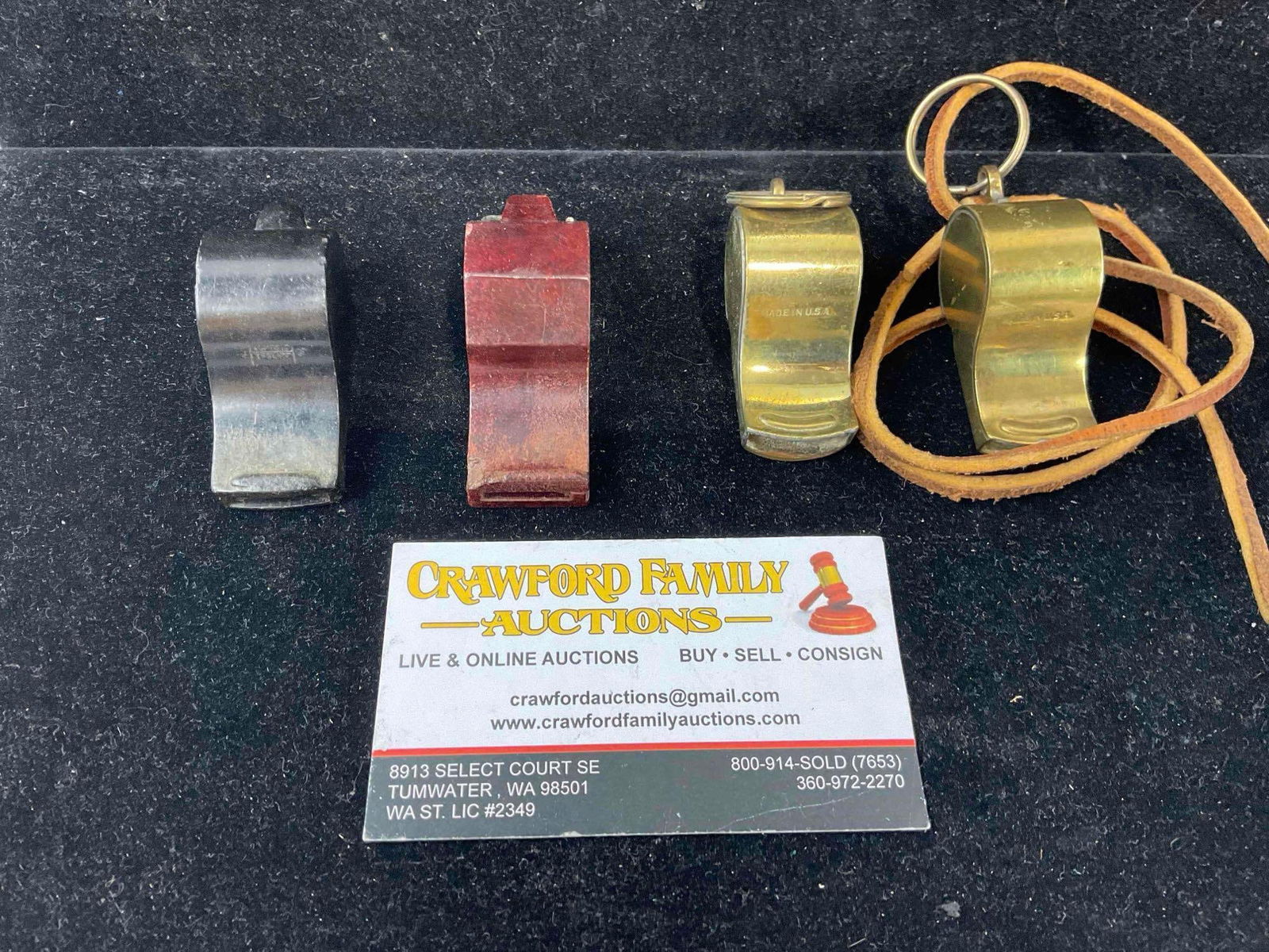 4 pcs Vintage Whistles, incl. 2x Brass, 1x Bakelite The Blaster & 1x Bakelite Acme Thunderer. - 5