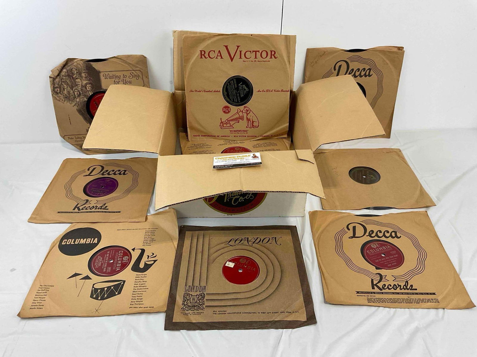 30+ pcs Vintage Vinyl Record Music Album Collection, incl. Columbia, Decca & RCA Victor. See pics.: 30+ pcs Vintage Vinyl Record Music Album Collection, incl. Columbia, Decca & RCA Victor. Minor wear indicative of age, not all sleeves have been checked, condition as is. Fits in box measuring 12"