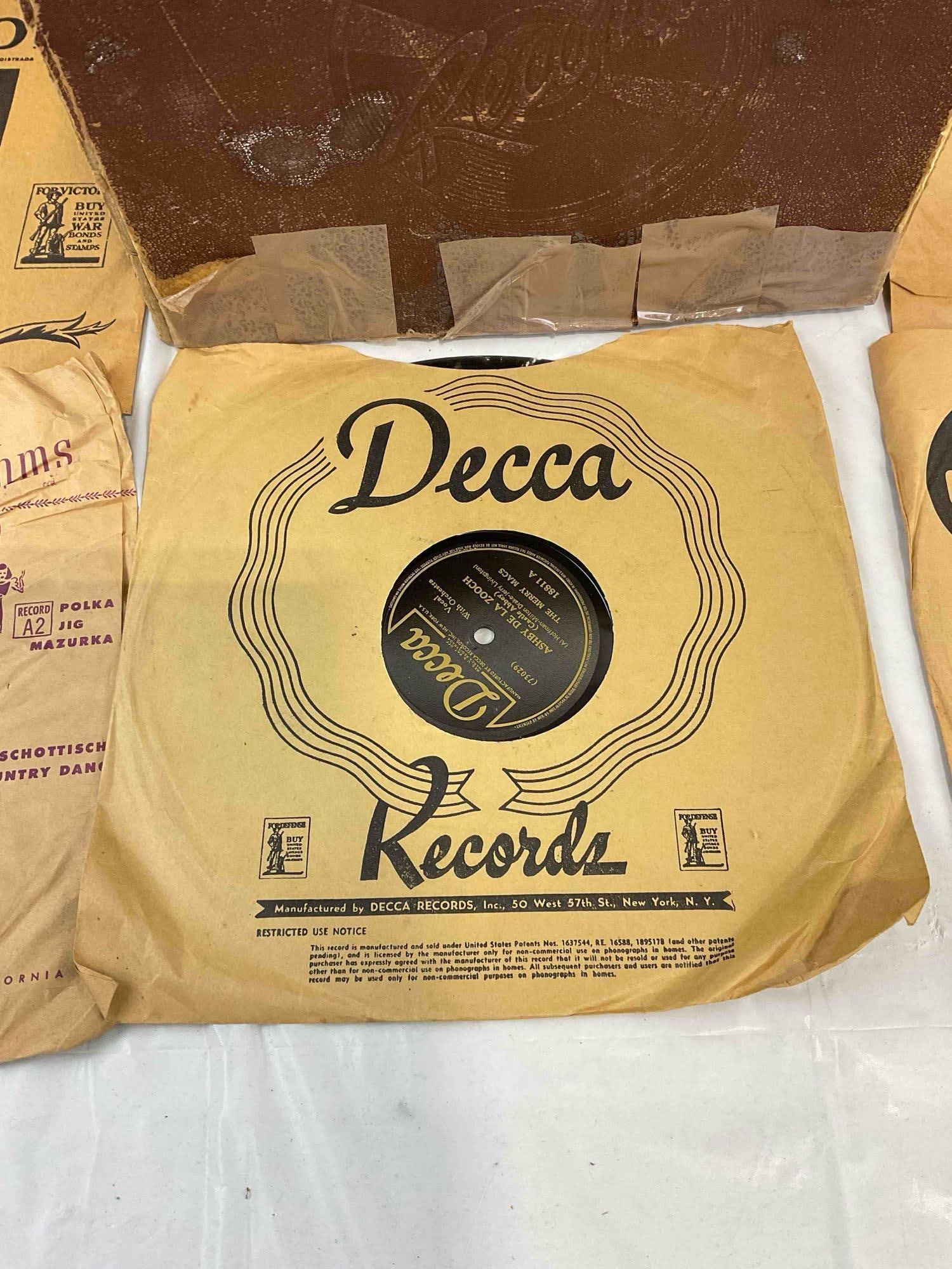 20+ pcs Vintage Vinyl Record Music Album Collection in Brown Vinyl Carrying Case. See pics. - 3