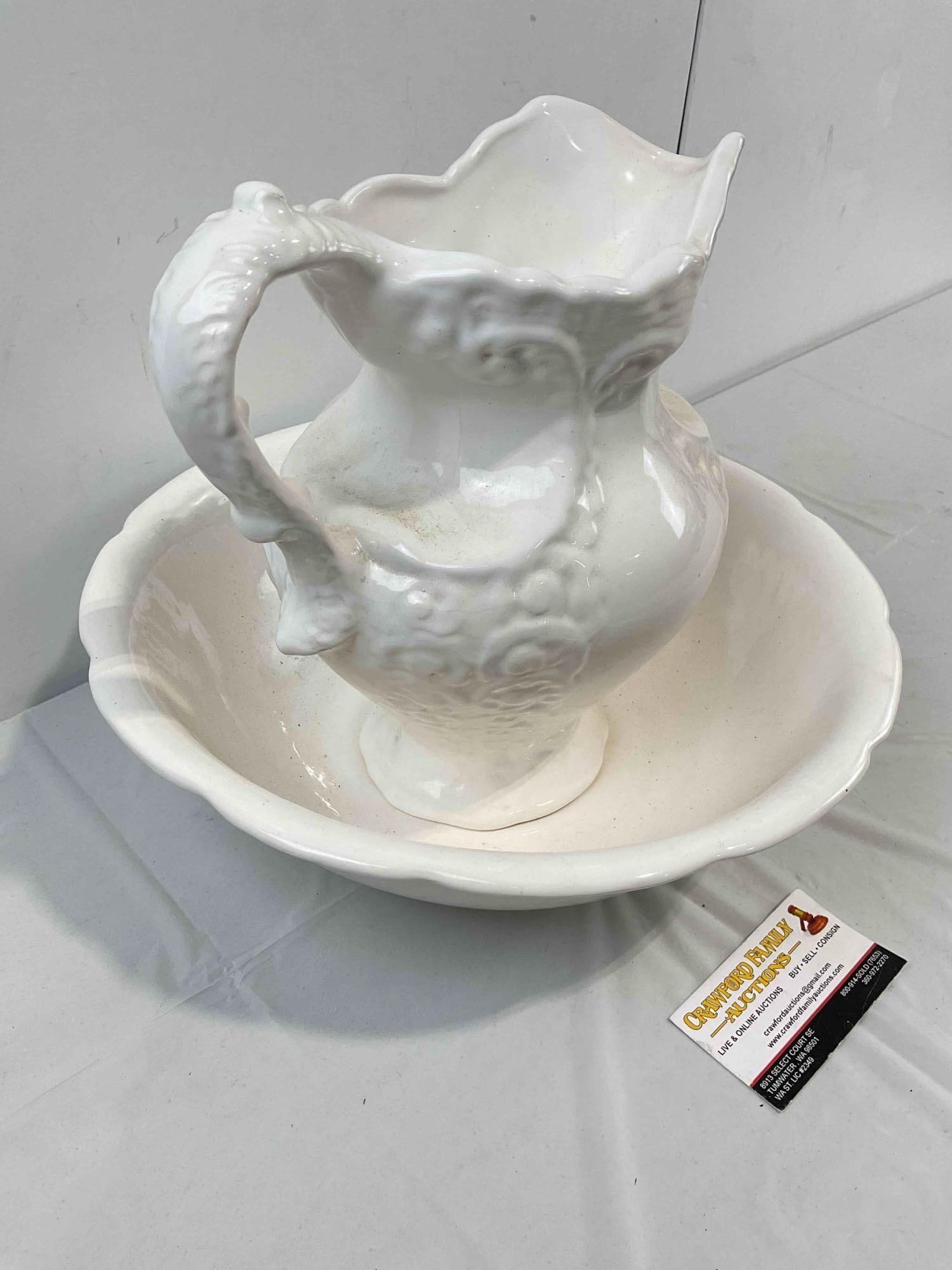 Vintage White Ceramic Pitcher & Wash Basin Set. Signed Alice. Very Good Condition. See pics. - 2