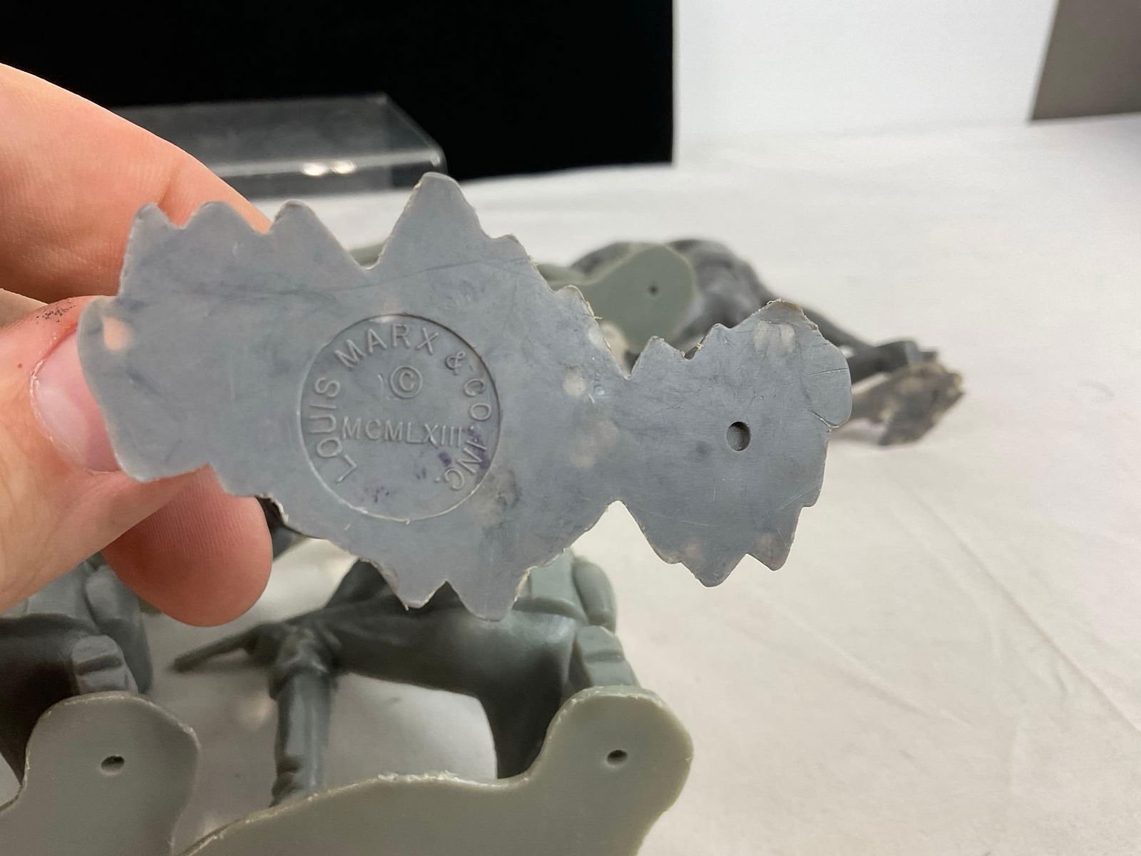 17 Army Men, Plastic Figures, some marked Louis Marx & Co 1963, Green & Gray in color - 5