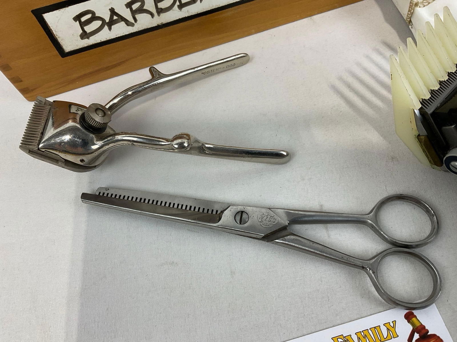 Barber Kit, Wahl Super 89 Taper Clippers, Cape, Thinner, & Hand Buzzer, in Wooden Case - 3