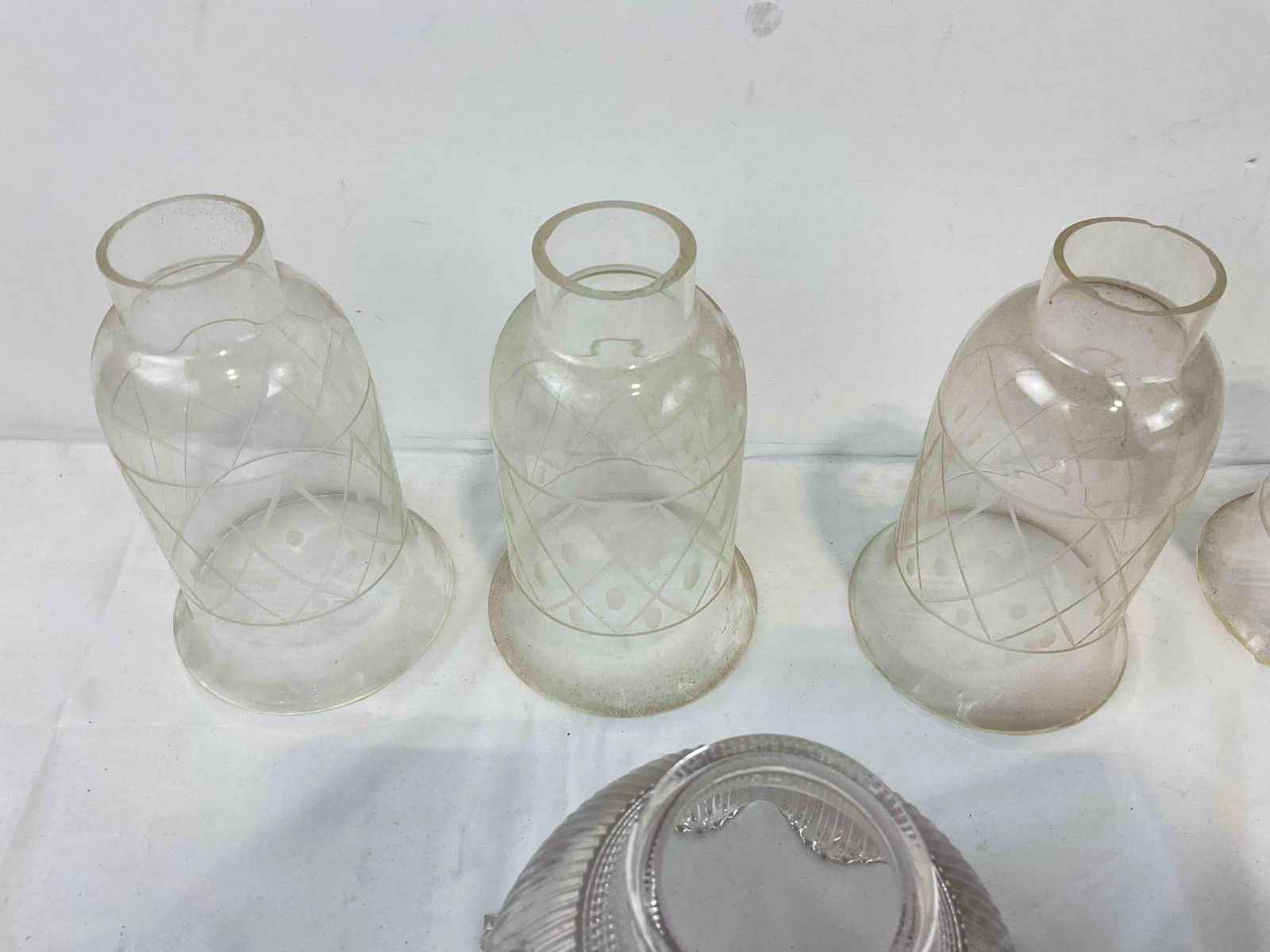 8 pcs Vintage Glass Light Shade Assortment, incl. V&O Lantern Globe. Very Good Condition. - 7