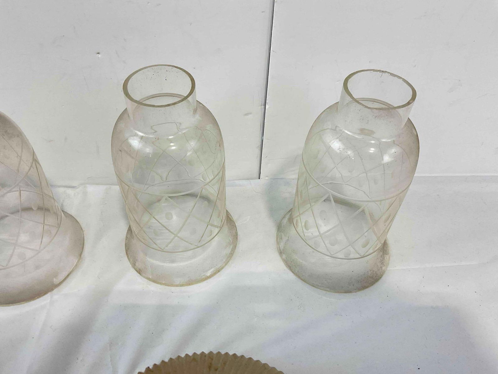 8 pcs Vintage Glass Light Shade Assortment, incl. V&O Lantern Globe. Very Good Condition. - 8