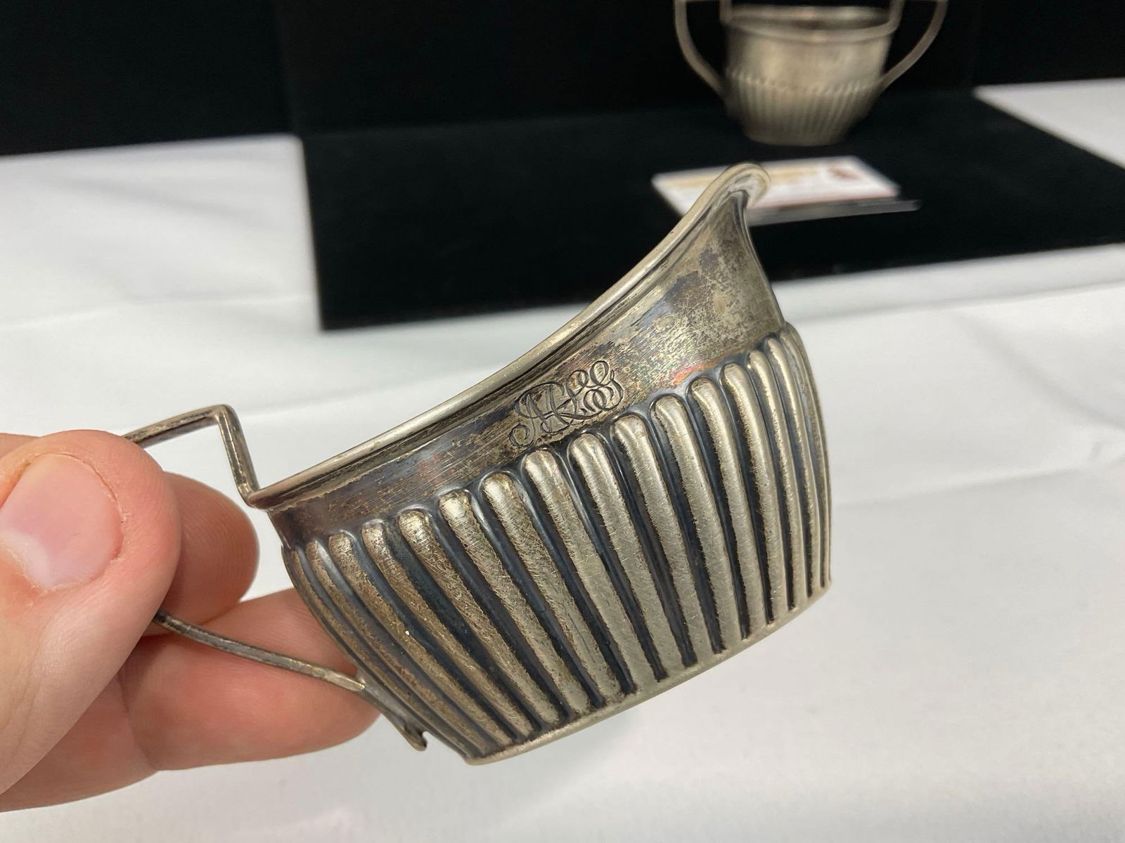 Pair of Sterling Silver Sugar Bowl & Creamer, weighs 80.6 Grams in total, lovely scalloped design - 2