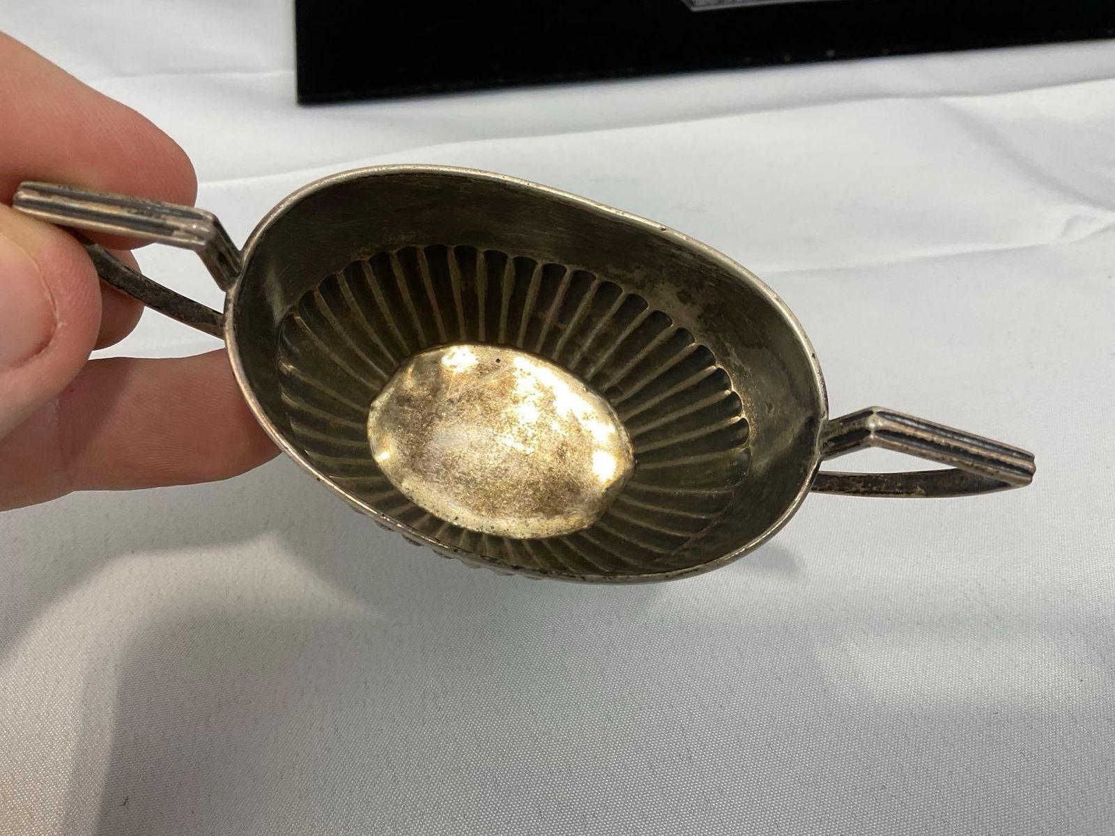 Pair of Sterling Silver Sugar Bowl & Creamer, weighs 80.6 Grams in total, lovely scalloped design - 6