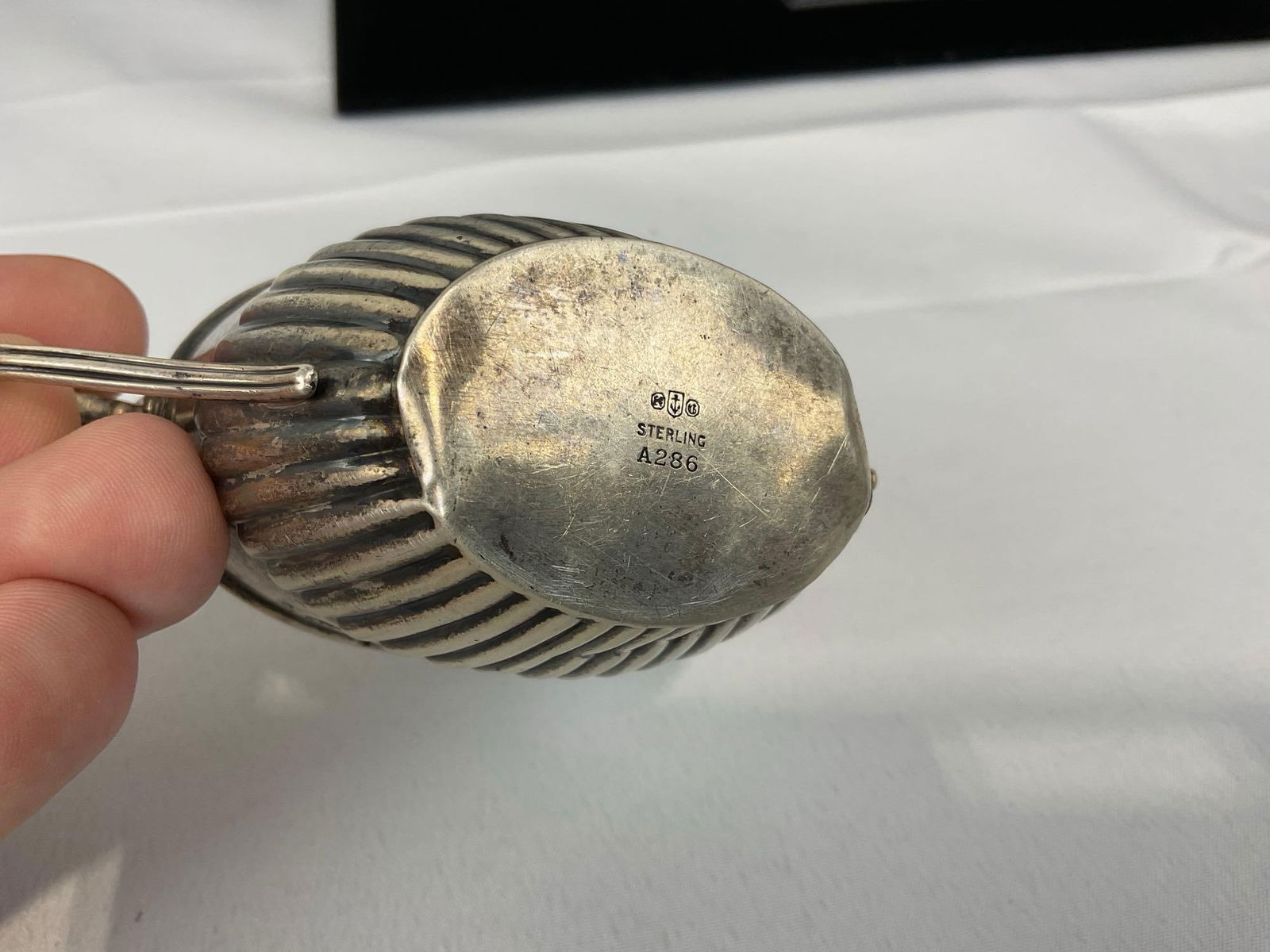 Pair of Sterling Silver Sugar Bowl & Creamer, weighs 80.6 Grams in total, lovely scalloped design - 7