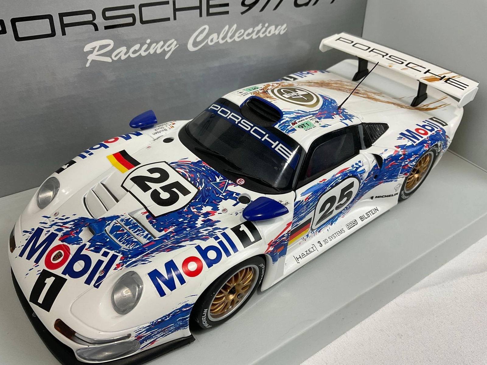 UT Models 1996 Porsche 911 GT-1 LeMans 24H 1/18 Scale Diecast Car Model orig box - 3
