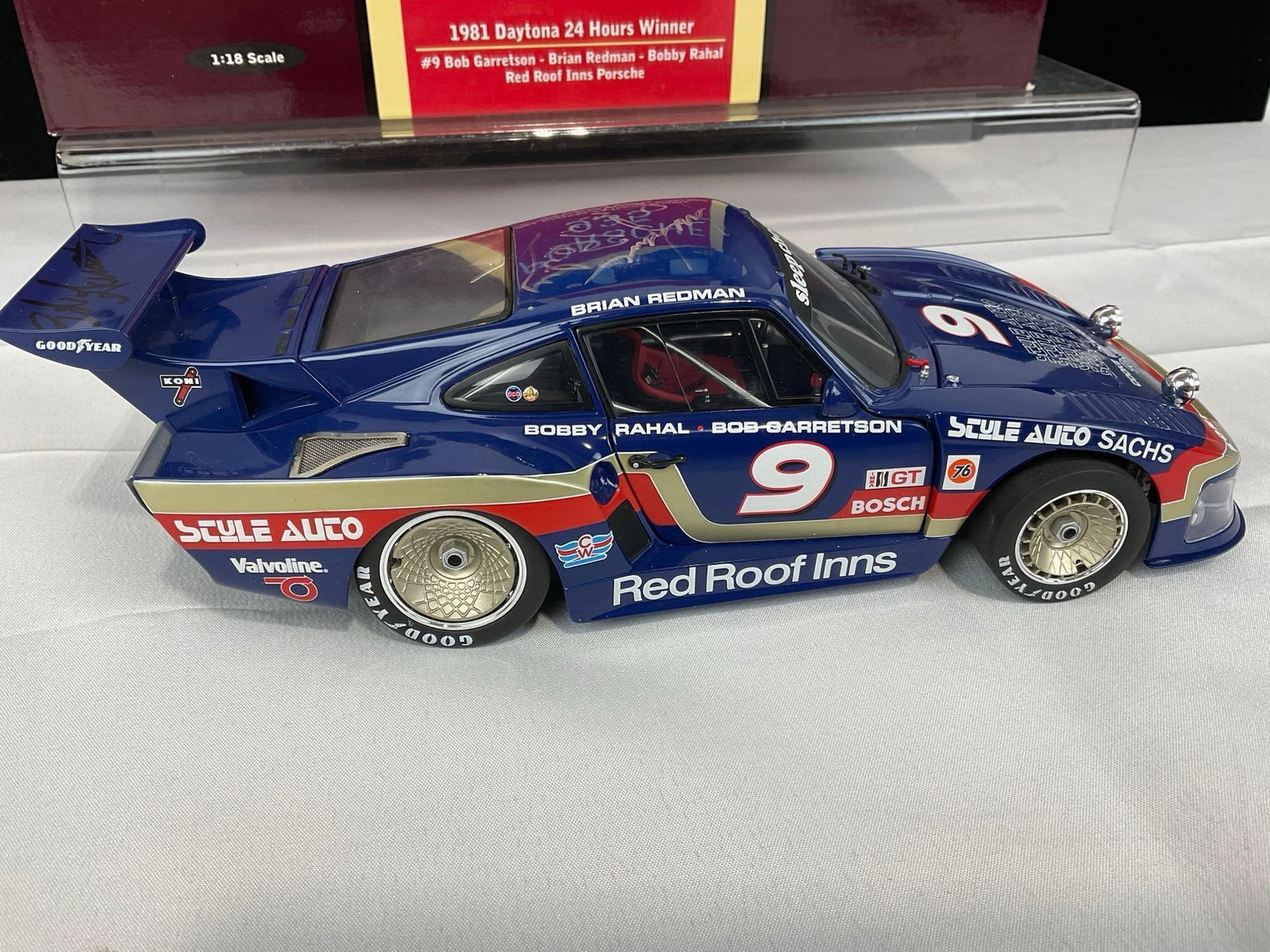 Carousel Porsche 935 Daytona Signed by Redman, Rahal & Garretson, 1/18 Scale Diecast Car Model orig - 6