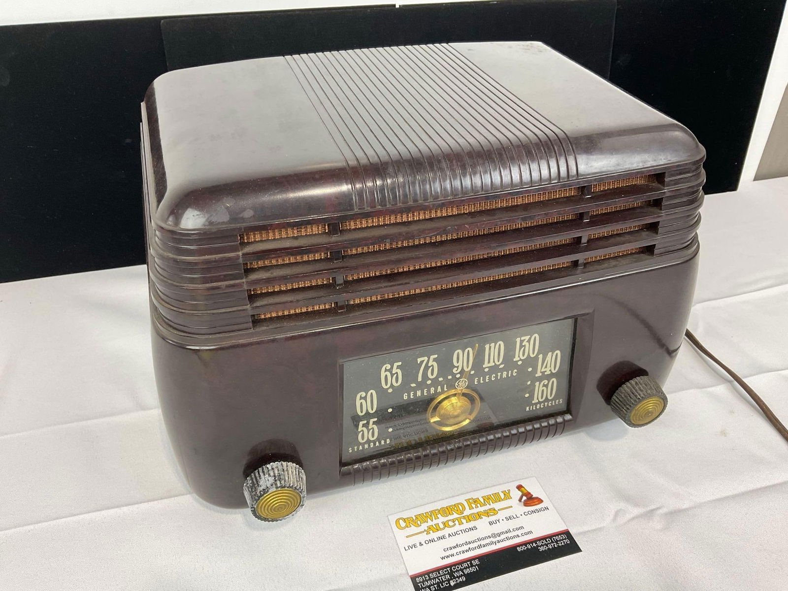 Vintage 1940s General Electric G-E Radio Model 200, Bakelite Shell, Brown in color, 8h x 12w x 9d... - 2