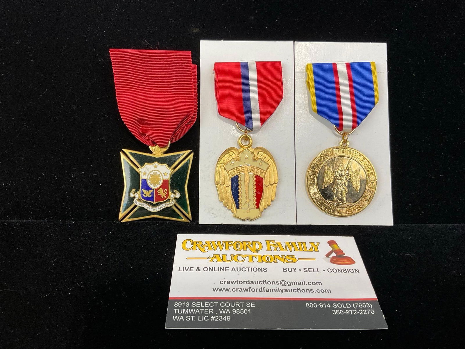 3 Filipino Medals, Independence Medal 1946, WW2 Liberation & Republic of the Philippines LSGC Medal: All from a single collection, these are briefly described on the tag and were kept in a display. They measure approx 6h x 3w x 2d inches. See pics. E-5300 