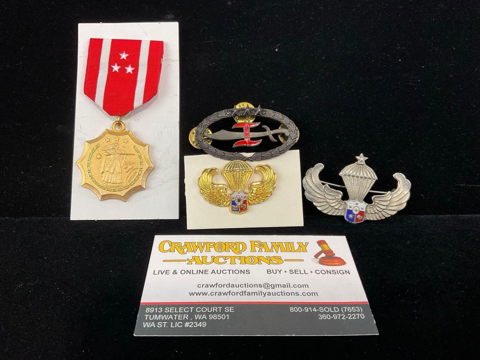 Philippine Defense Medal WW2, 3 Pins, Para Wings, Parachutist Jump Wing Insig.& Combat Commander ... (1 of 4)