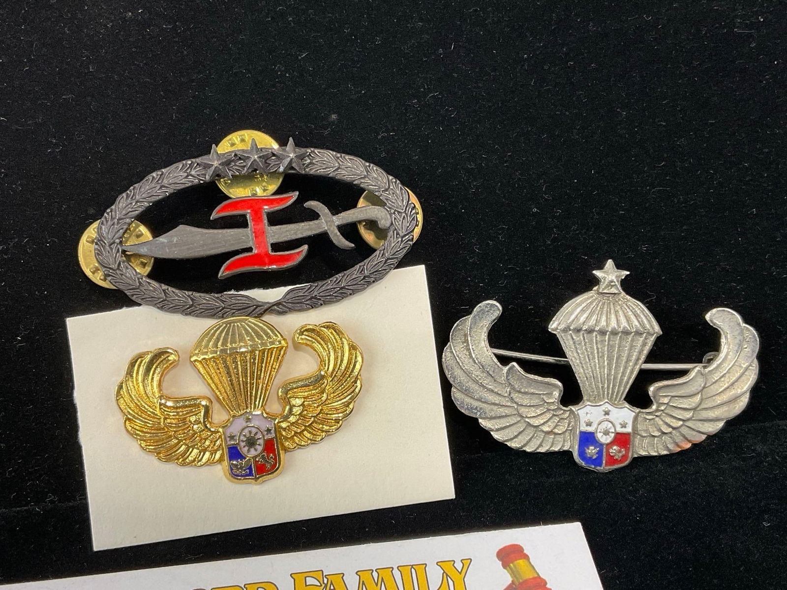 Philippine Defense Medal WW2, 3 Pins, Para Wings, Parachutist Jump Wing Insig.& Combat Commander ... - 4