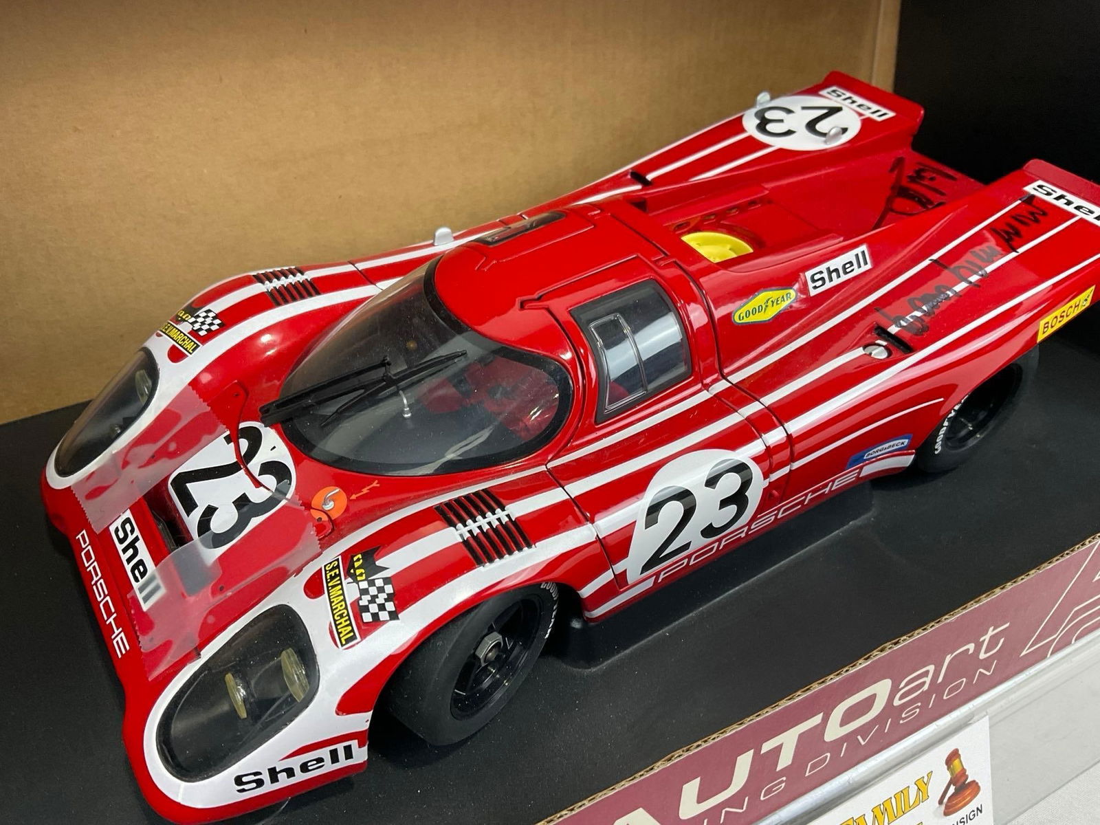 AutoArt 1970 Porsche 917K LM 24H, Signed by Both Drivers 1/18 Scale Diecast Car Model orig box - 2