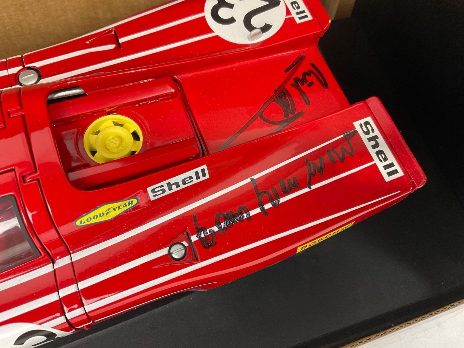 AutoArt 1970 Porsche 917K LM 24H, Signed by Both Drivers 1/18 Scale Diecast Car Model orig box - 3