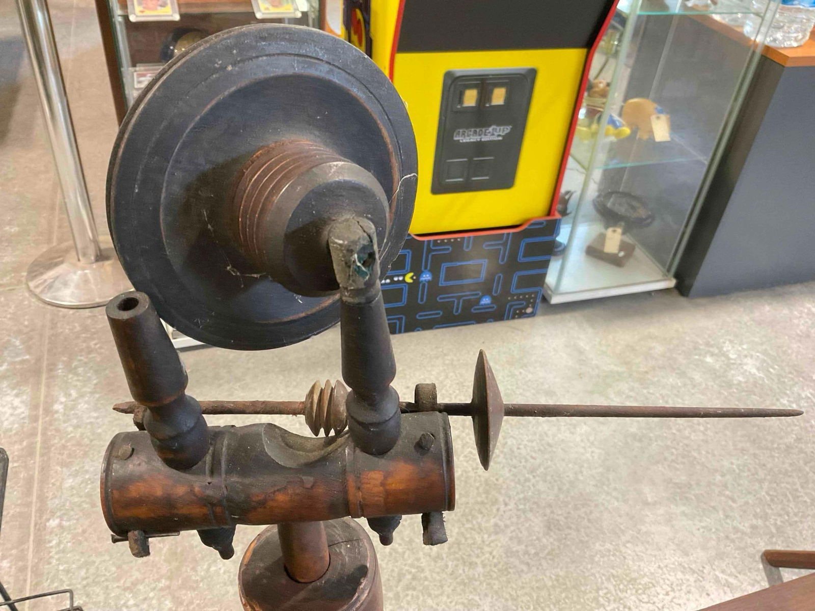 Impressive Large Antique Wooden Walking Spinning Great Wheel. Excellent Condition. See pics. - 4