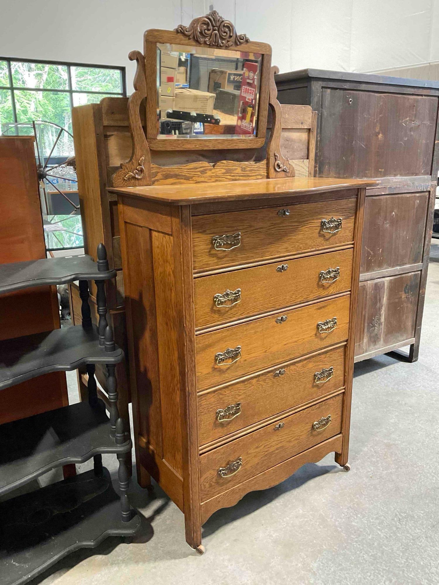 Lovely Antique Oak Wood 5-Drawer Dresser w/ Revolving Mirror. Very Good Condition. See pics. - 2